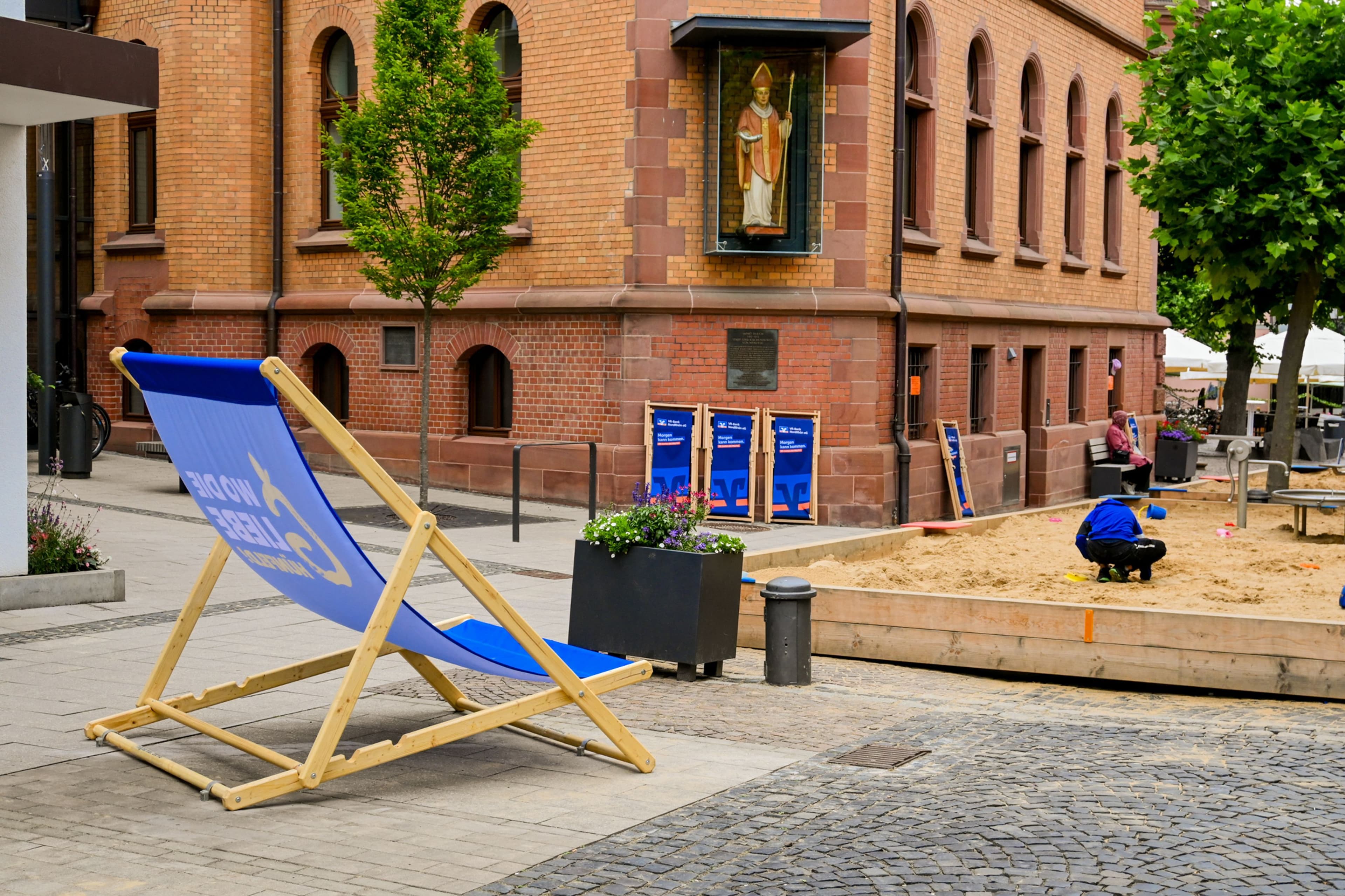 Neue XXL-Liege in Hünfeld lädt zum Verweilen ein | Symbolbild