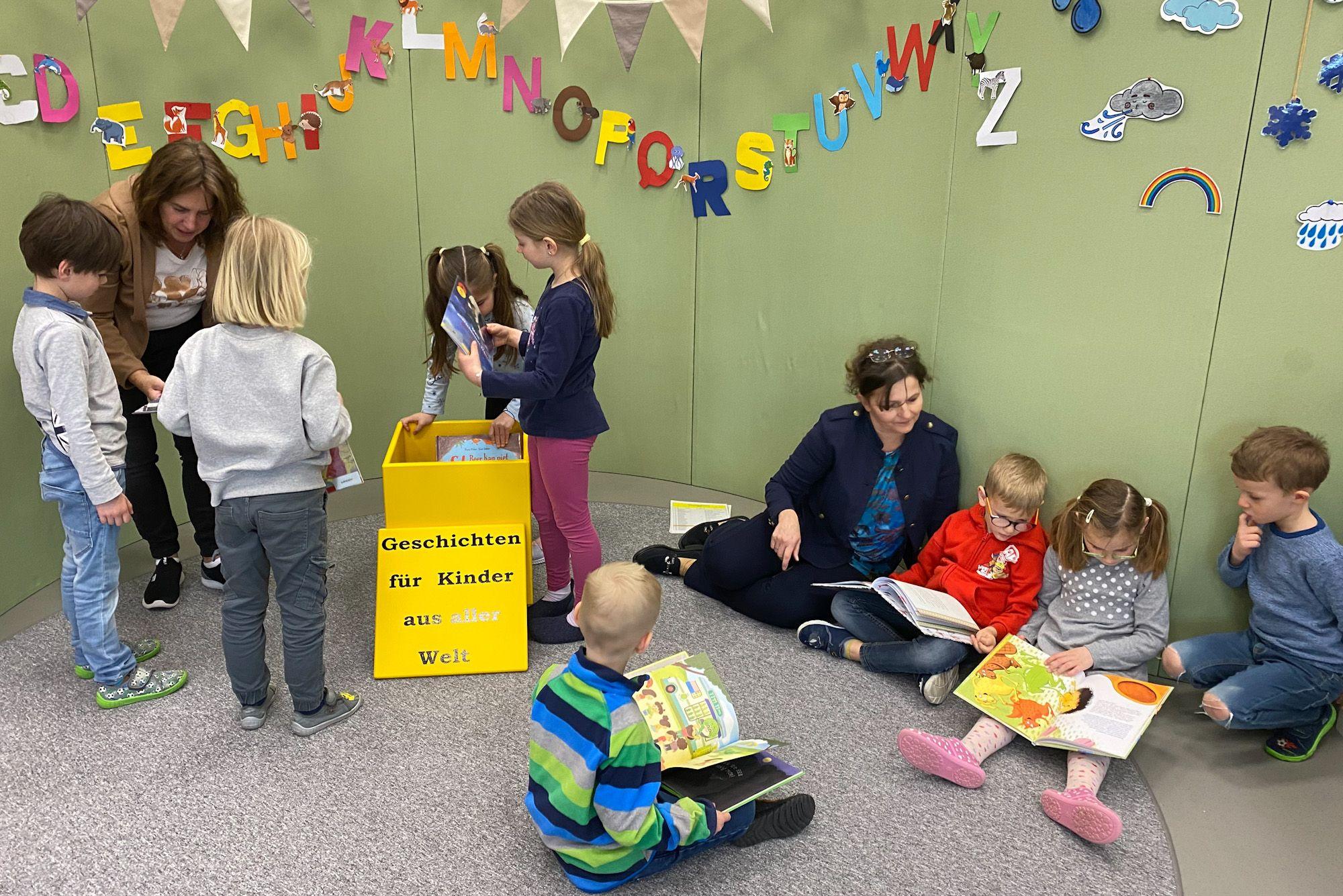 Fenster zur Welt: Internationale Bücherkiste begeistert Crailsheimer Kinder | Symbolbild