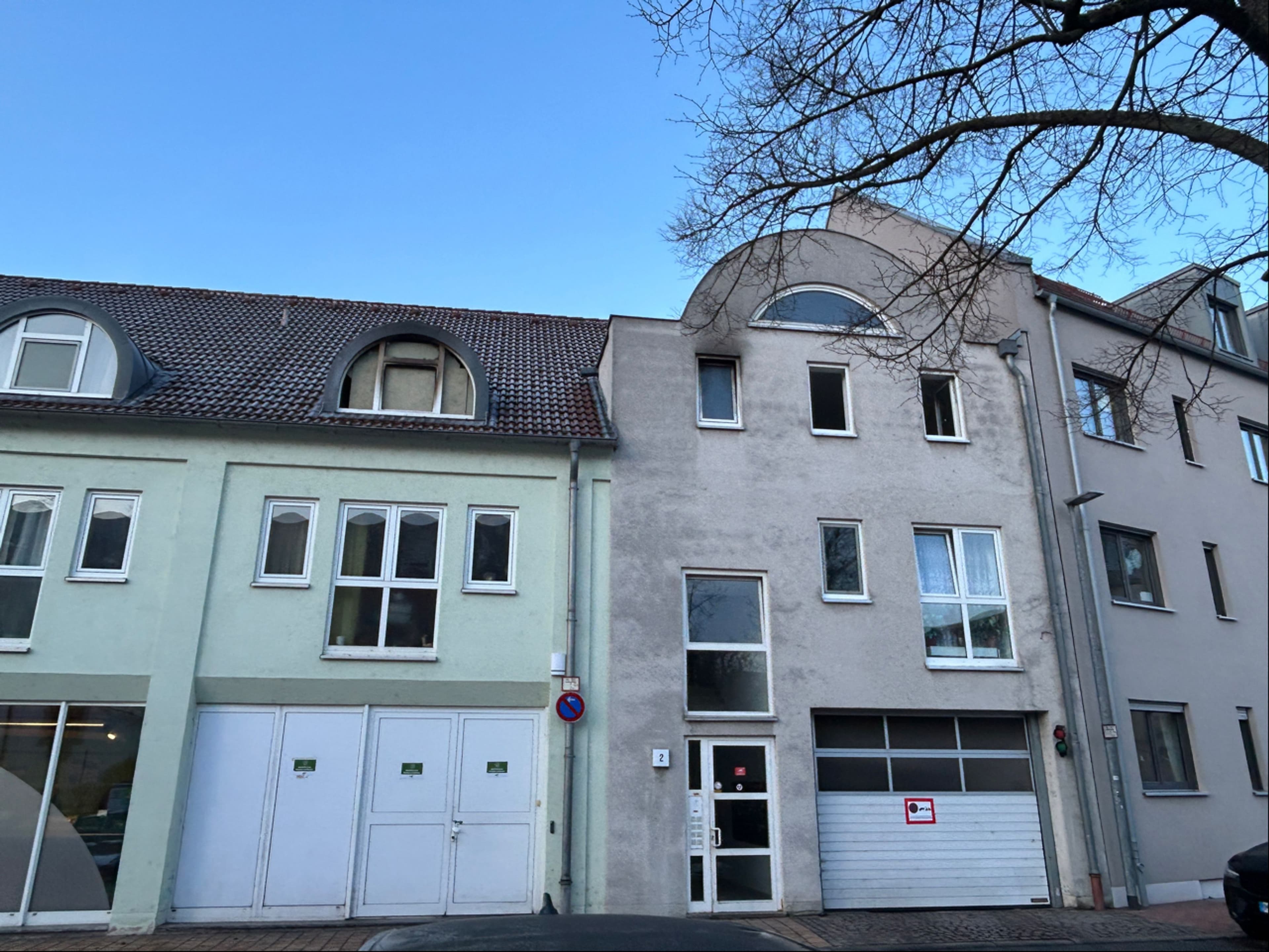 Wohngebäude in der Magazinstraße nach Brand, zehn Wohnungen vorläufig unbewohnbar. Wohngebäude in der Magazinstraße nach Brand, zehn Wohnungen vorläufig unbewohnbar.