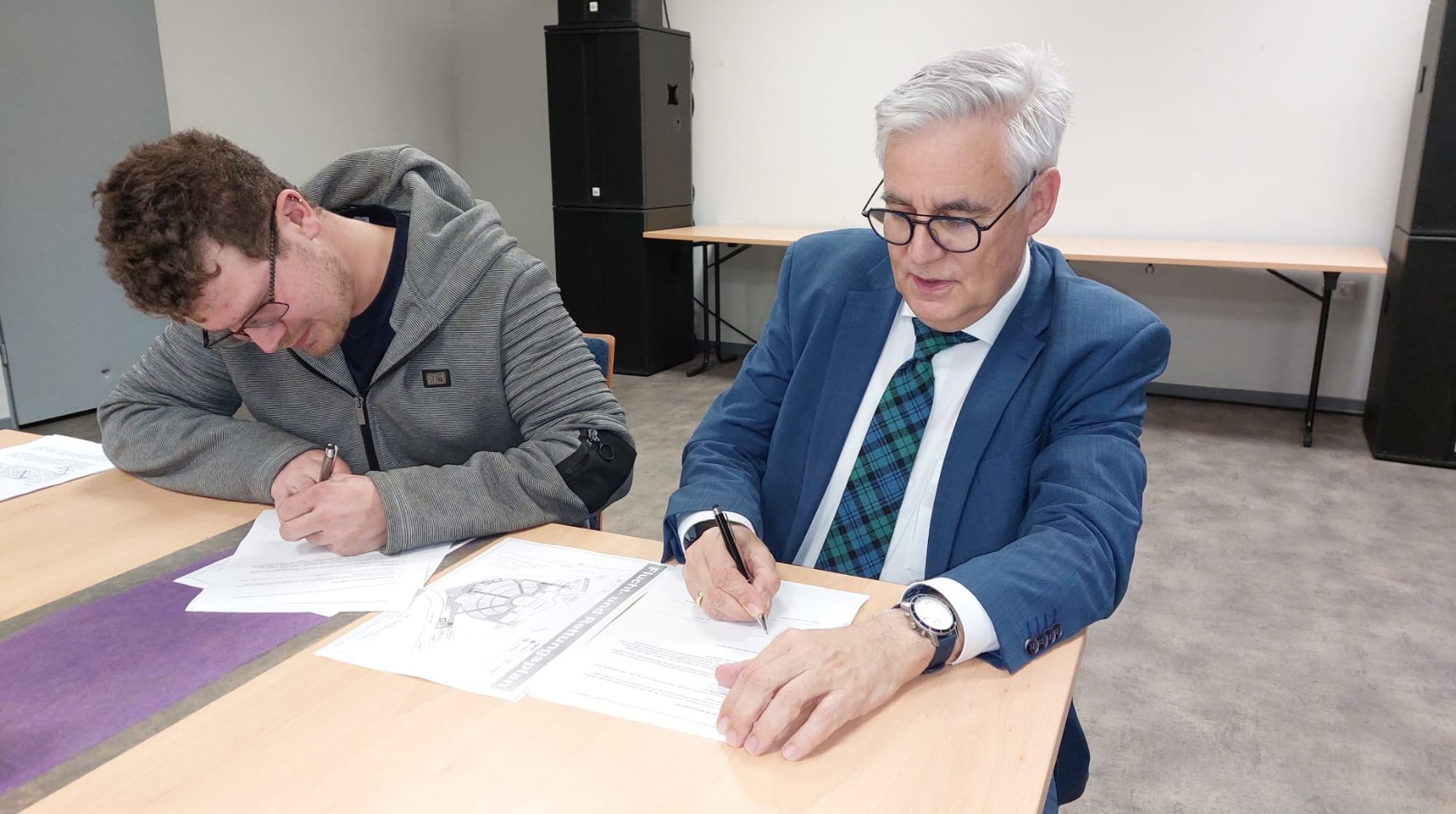 Die Stadt Borna und der Volksplatzverein haben eine Kooperationsvereinbarung unterzeichnet, um die zukünftige Zusammenarbeit zu sichern und den Volksplatz nachhaltig zu fördern.