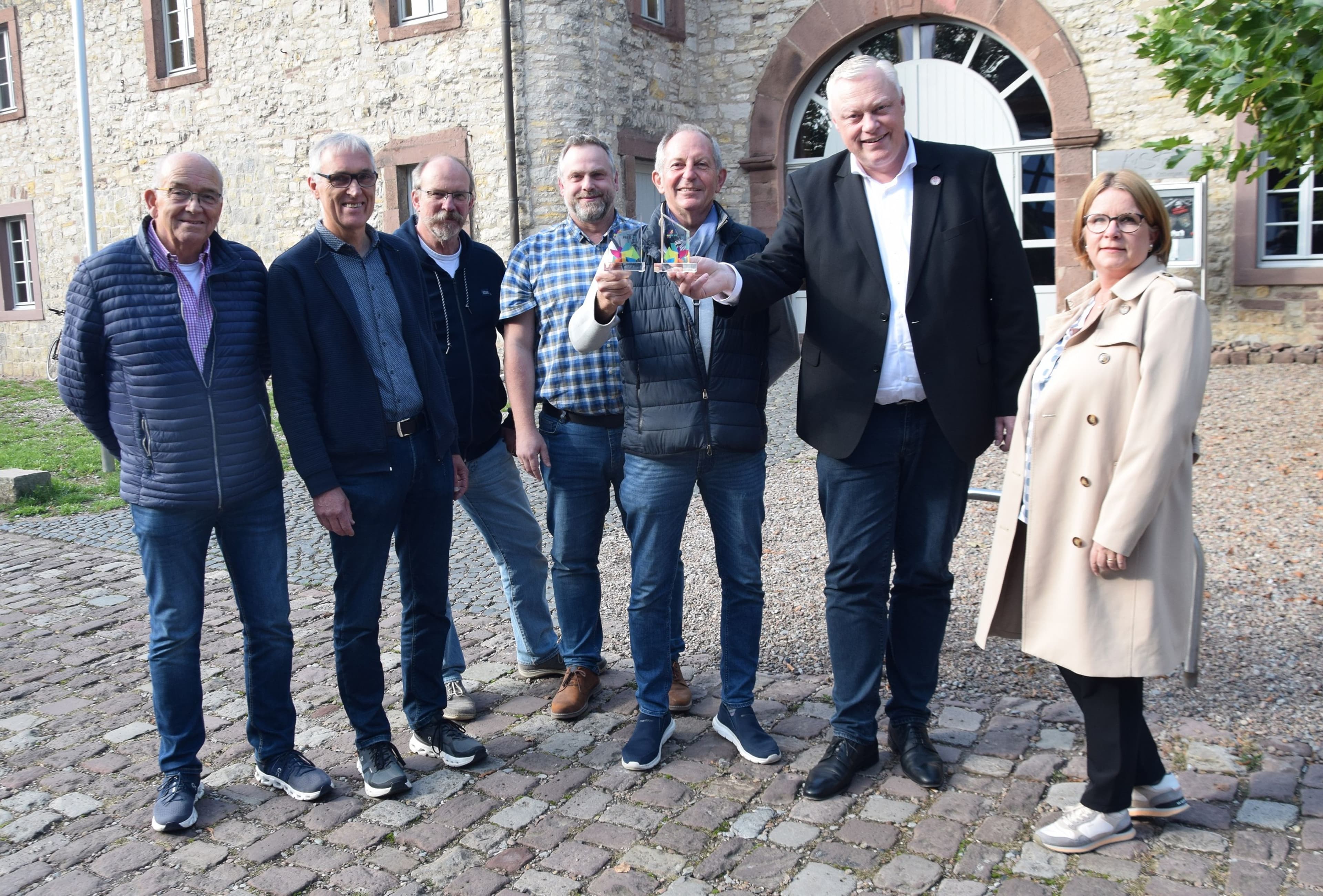 Vorstandsteam der Kulturgemeinschaft Ottbergen feiert den Gewinn des WWKulturpreis25.