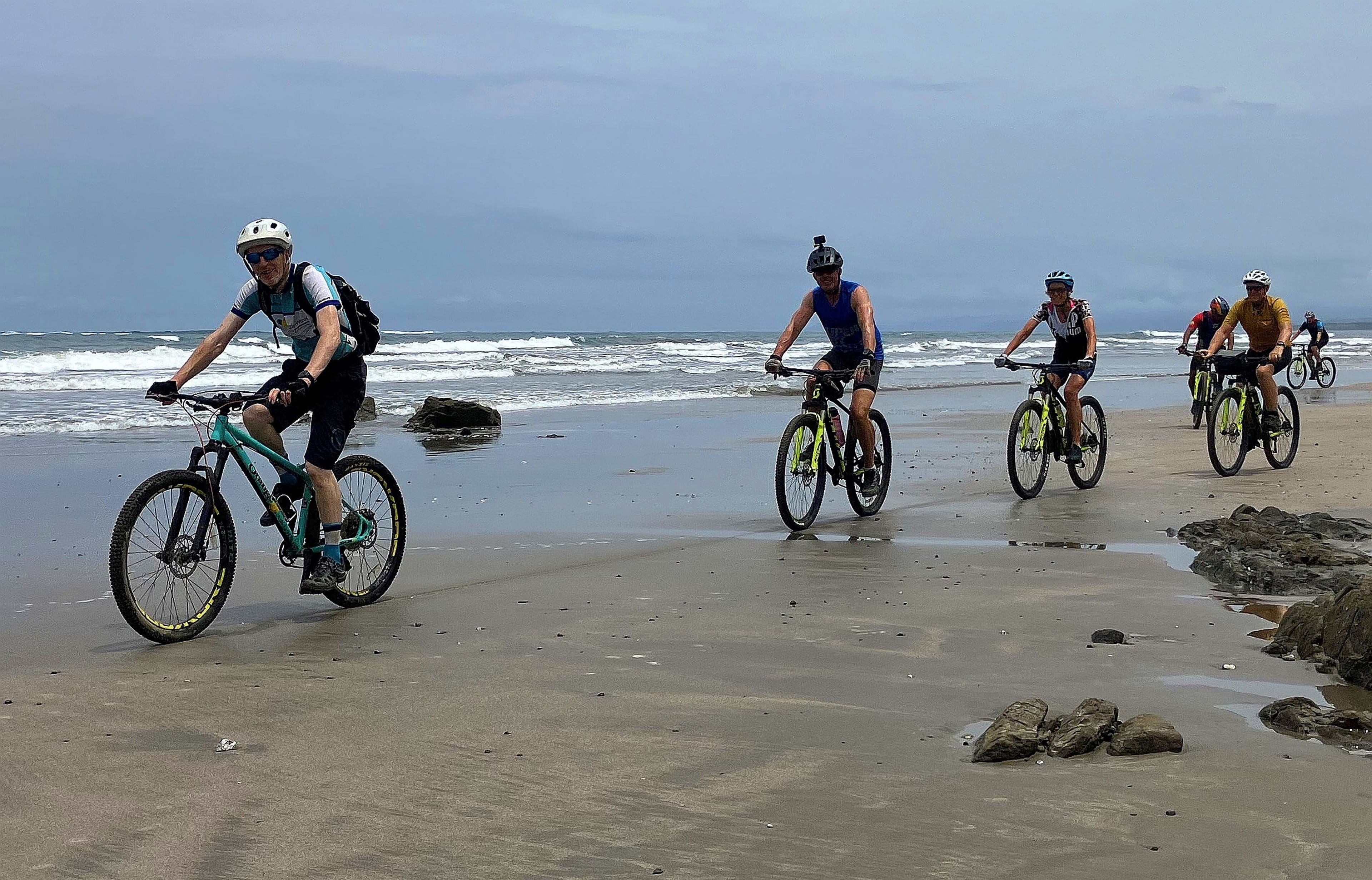 Abenteuer Costa Rica: Mountainbike-Tour durch Regenwald & Vulkanlandschaften | Symbolbild