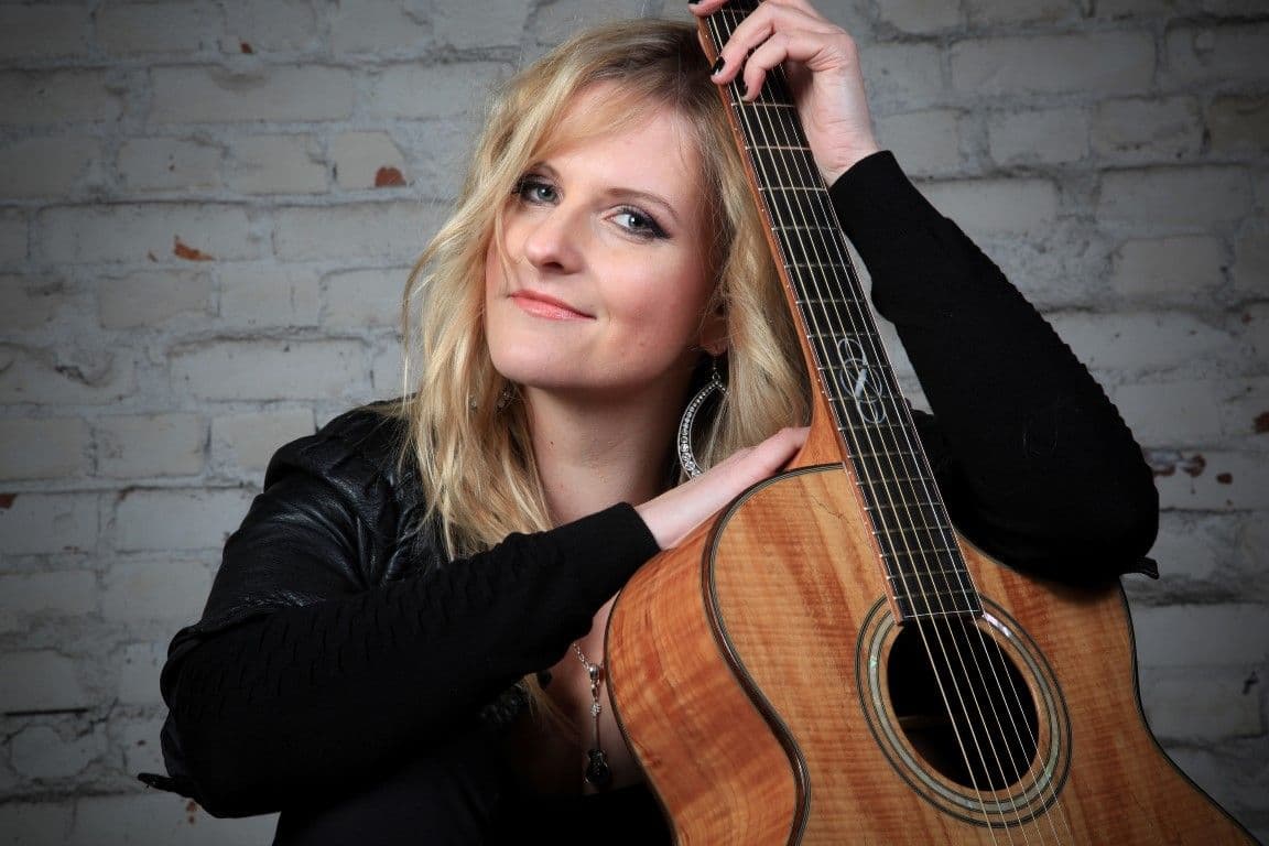 Das Bauaktenarchiv der Stadt Ansbach wird digitalisiert, um den Bürgern einen schnellen und einfachen Zugang zu den Akten zu ermöglichen, während die Verwaltung Zeit und Aufwand spart.