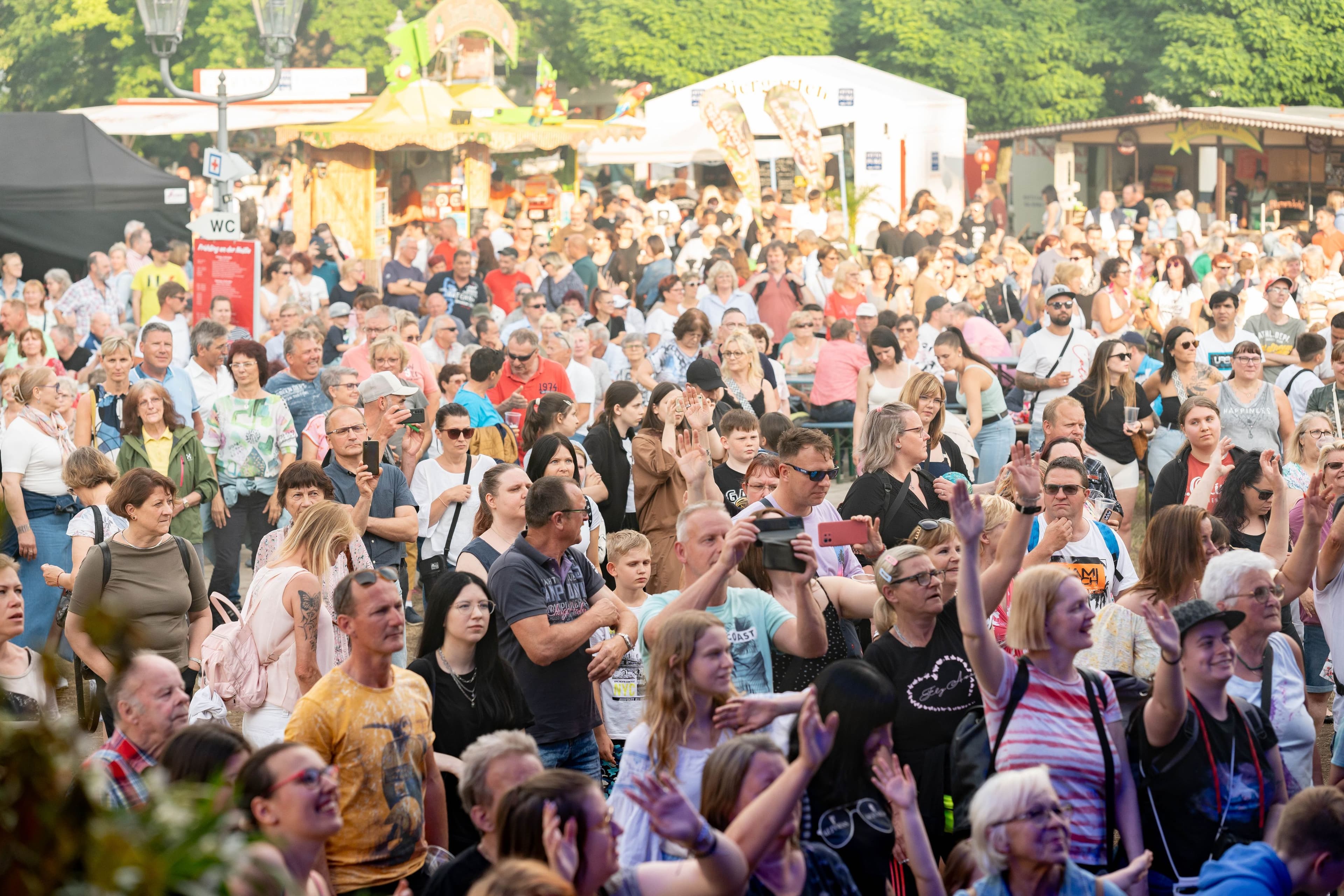 Das Frühlingsfest in Guben feiert 790 Jahre Stadtgeschichte mit einem bunten Programm aus Musik, Kunst und kulinarischen Angeboten.
