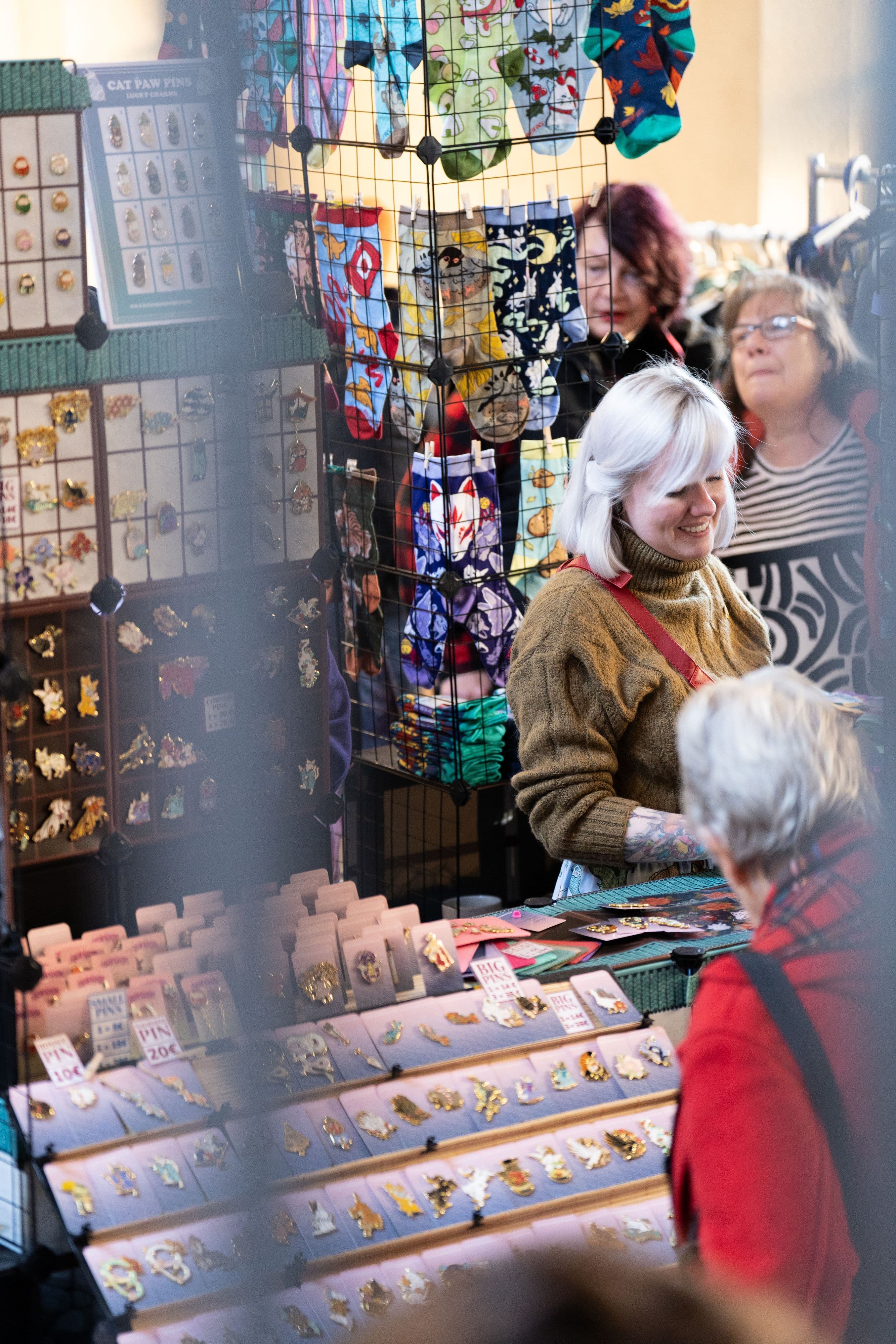 Weihnachtsmarkt im Rheincafé mit Flohmarkt, Bastelaktionen und Live-Musik.