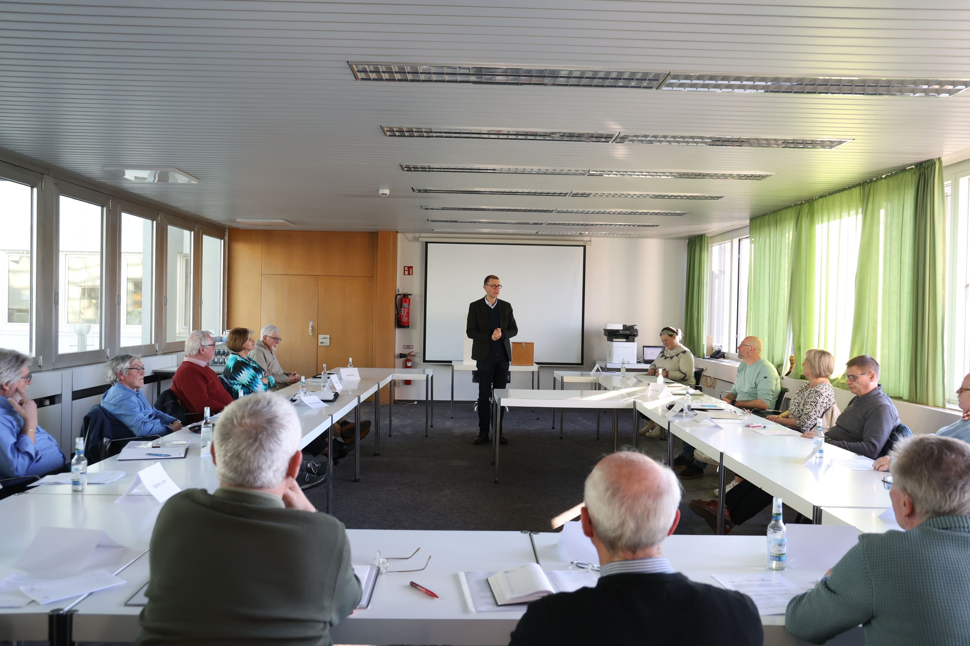 Die konstituierende Sitzung des neu gewählten Seniorenbeirats der Stadt St. Ingbert für die Legislaturperiode 2024 bis 2029 fand unter der Leitung von Oberbürgermeister Dr. Ulli Meyer statt, der die Mitglieder offiziell verpflichtete.