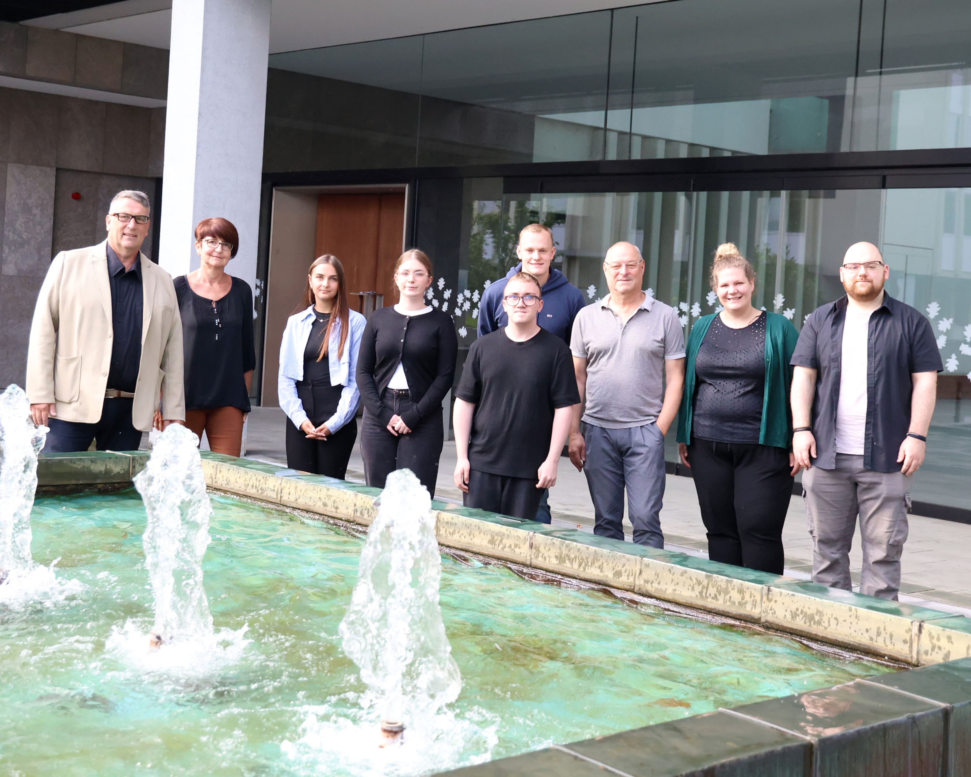 Beigeordneter Markus Schmitt und das Team begrüßen neue Azubis im Rathaus von St. Ingbert.