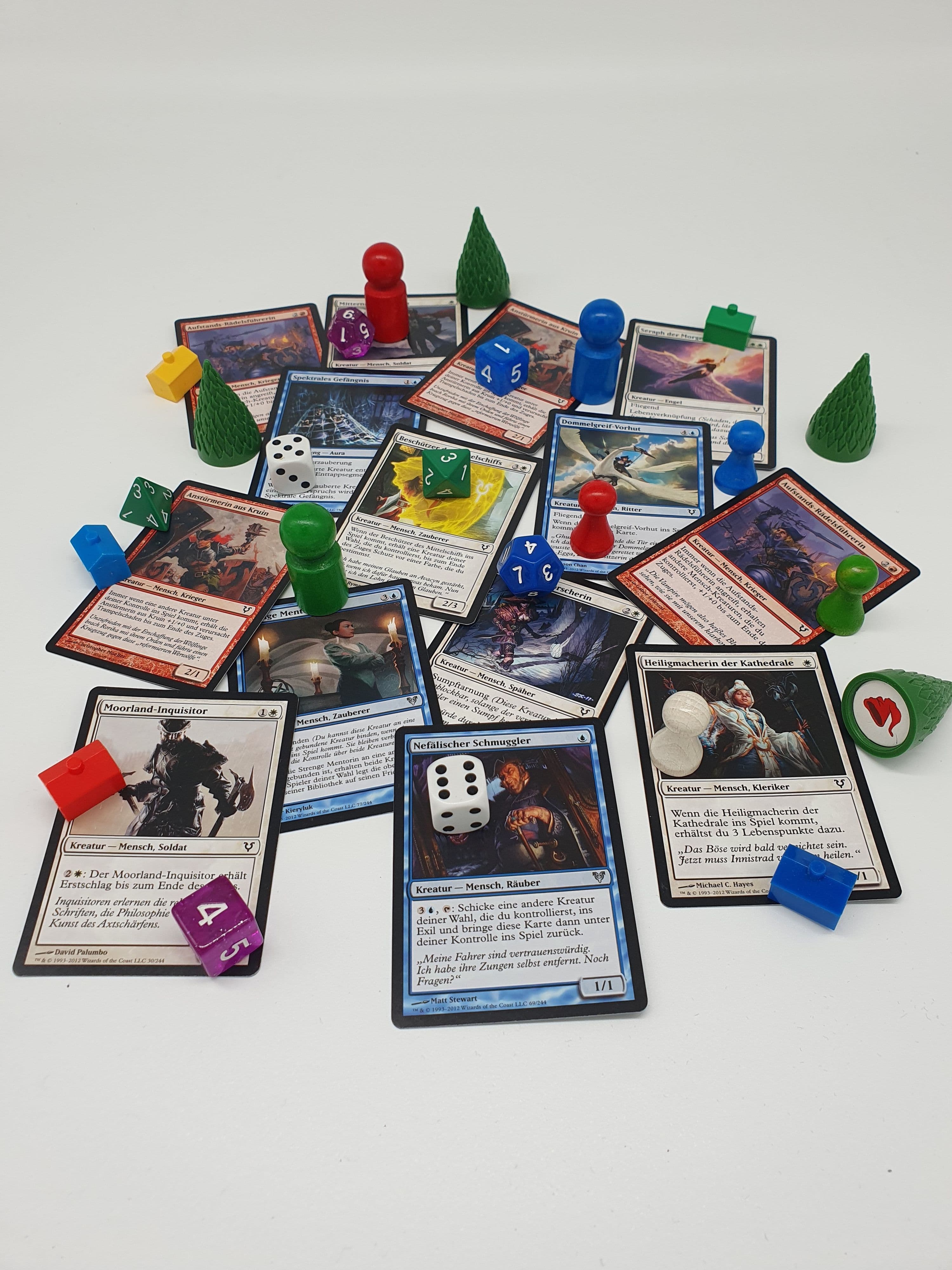 Kinder und Erwachsene spielen Brettspiele bei der Veranstaltung 'Hilden spielt' in der Stadtbibliothek.