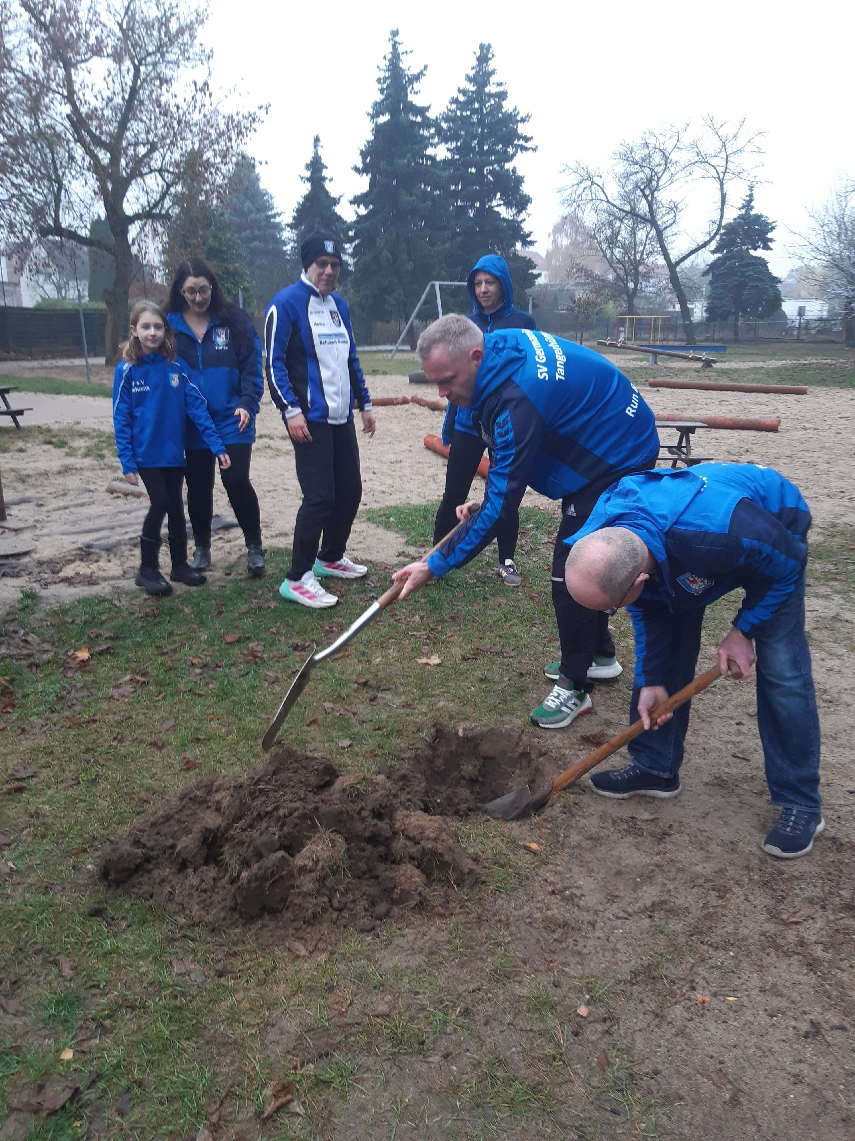 Pflaumenbaum für Kita Anne Frank gepflanzt | Symbolbild