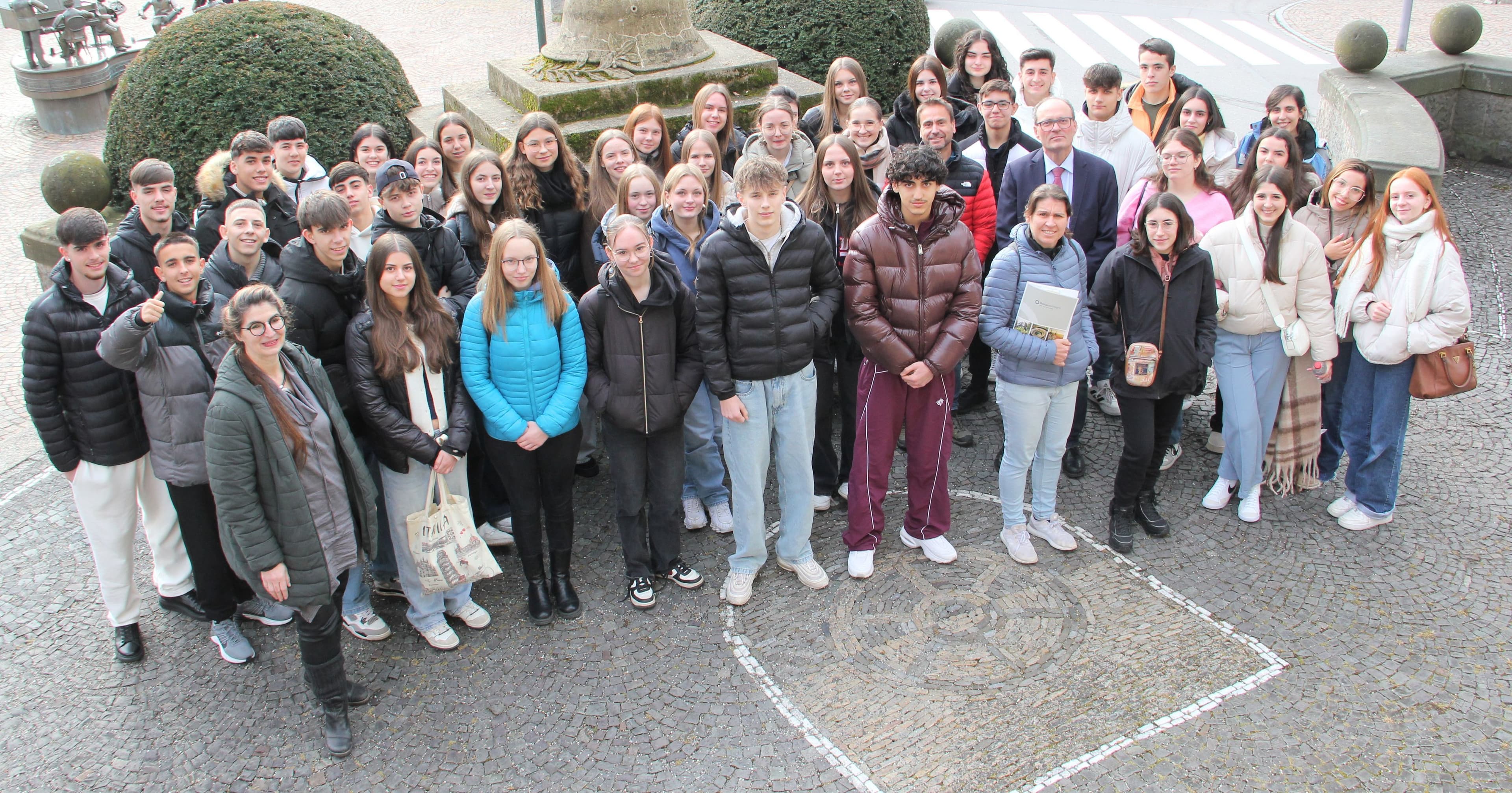 Der Schülerempfang im Rathaus von Donaueschingen bietet eine herzliche Begrüßung für die neuen Schüler und ermöglicht einen Austausch zwischen Schülern, Lehrern und Stadtvertretern.