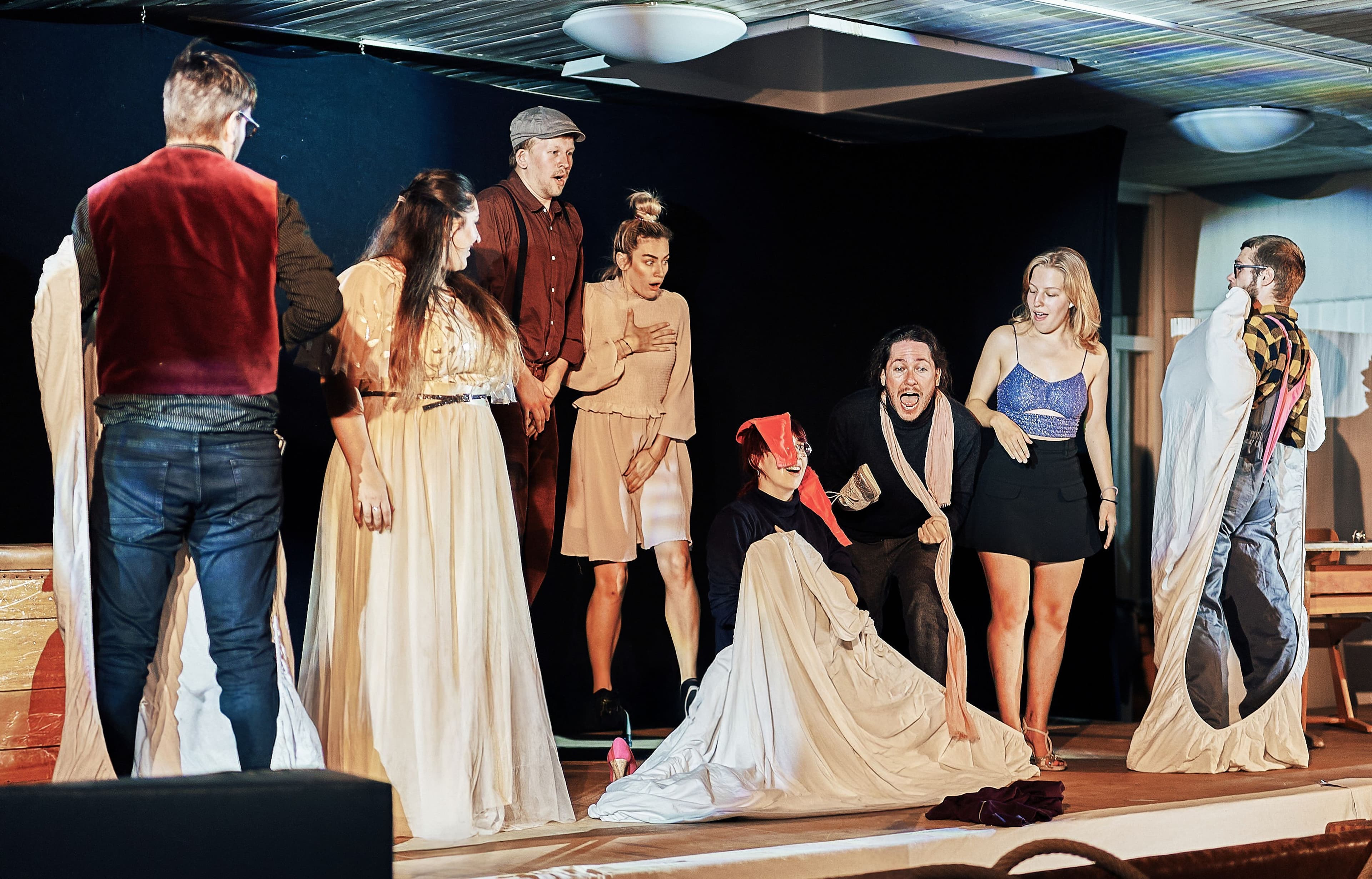 Das Bürgertheater Weinstadt e.V. probt für das selbst verfasste Stück "Working Title: Irgendwas mit Schiff", das am 22. Februar im Stiftskeller Beutelsbach uraufgeführt wird.