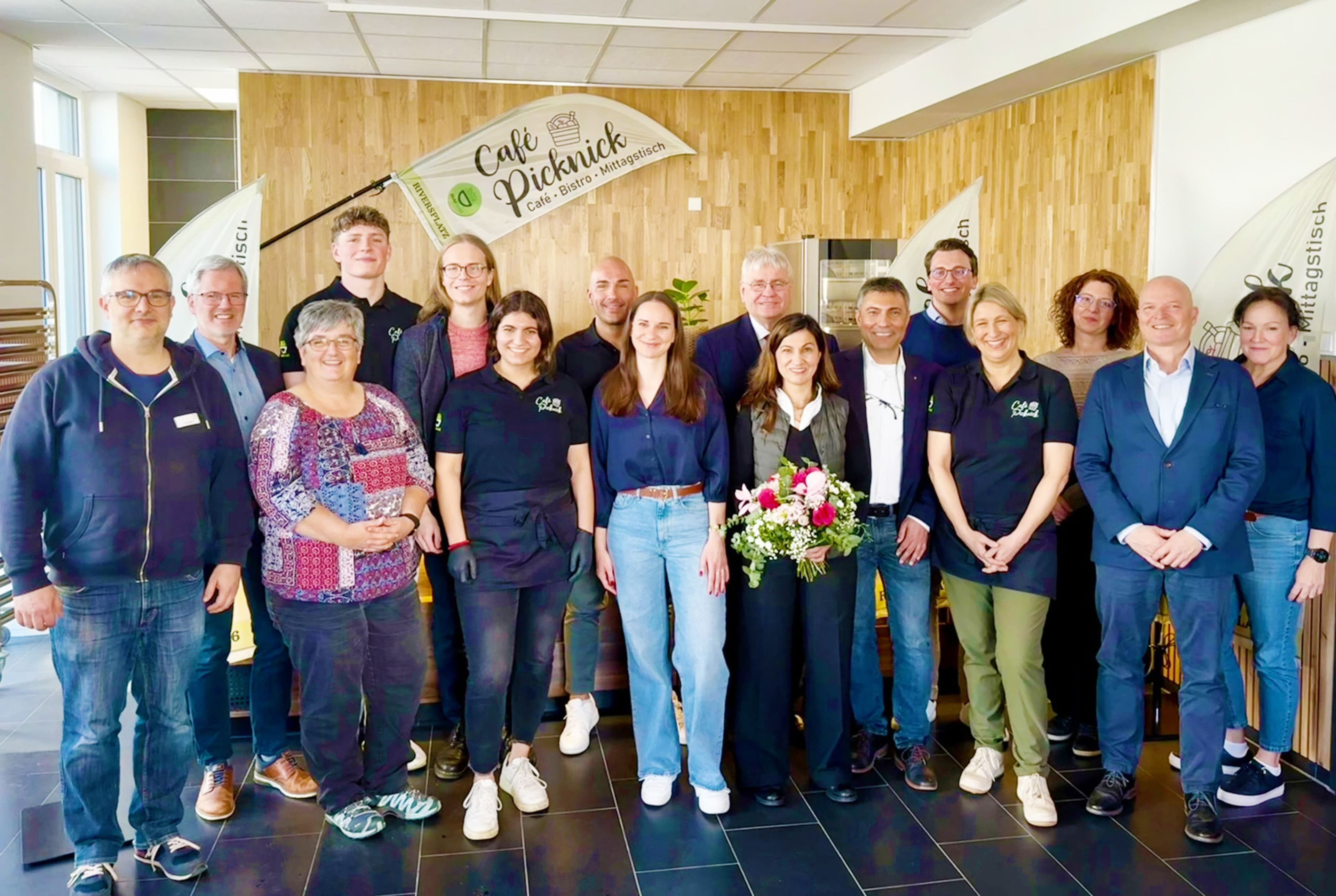 Das Café Picknick im Info-Gebäude der Kreisverwaltung in Gießen wurde feierlich eröffnet und bietet ein abwechslungsreiches Frühstück sowie Mittagstisch für alle Gäste.