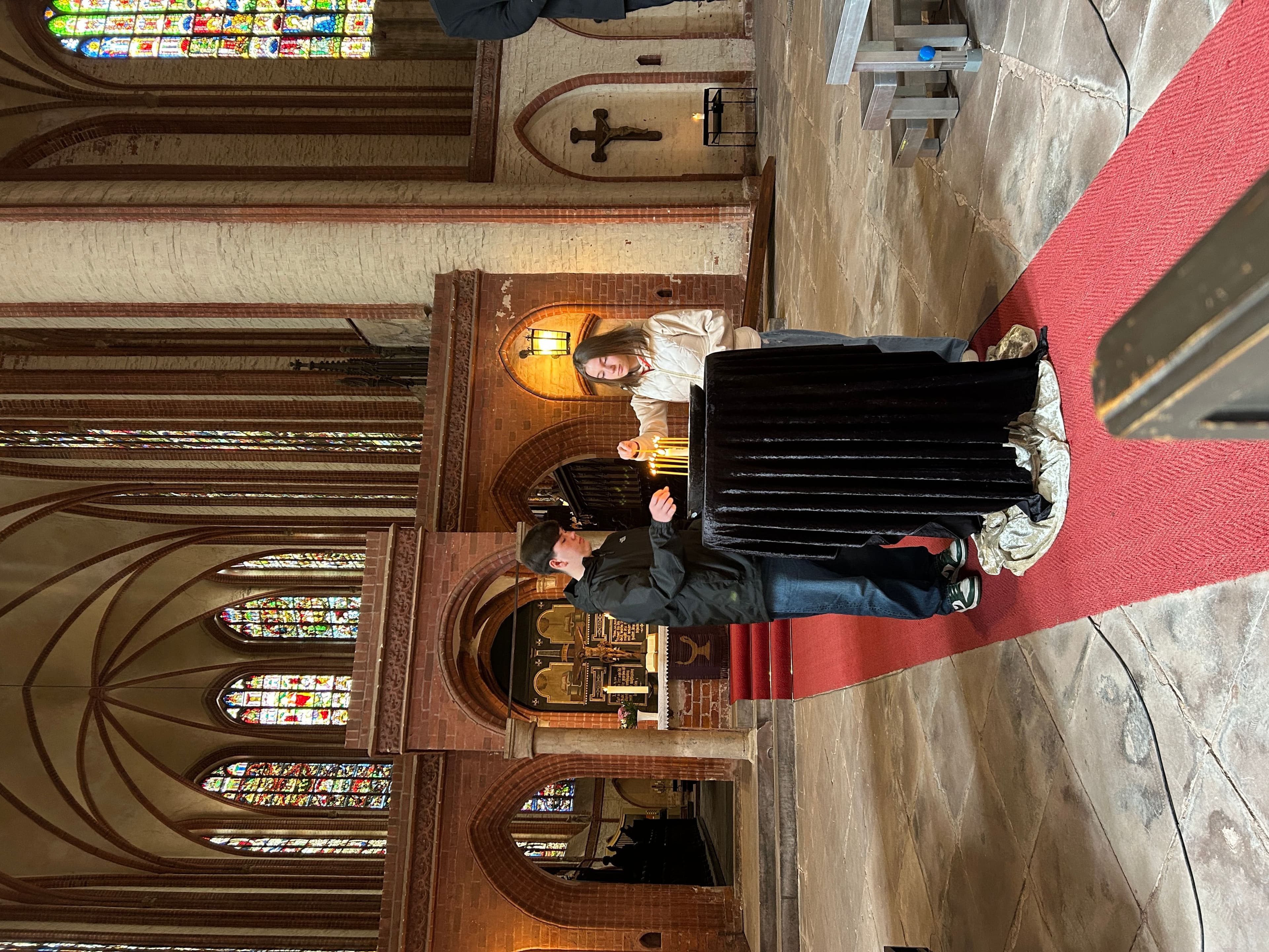 Gedenkstunde im Dom St. Nikolaus in Stendal am 8. April 2025 zur Erinnerung an die Opfer des Luftangriffs vom 8. April 1945.