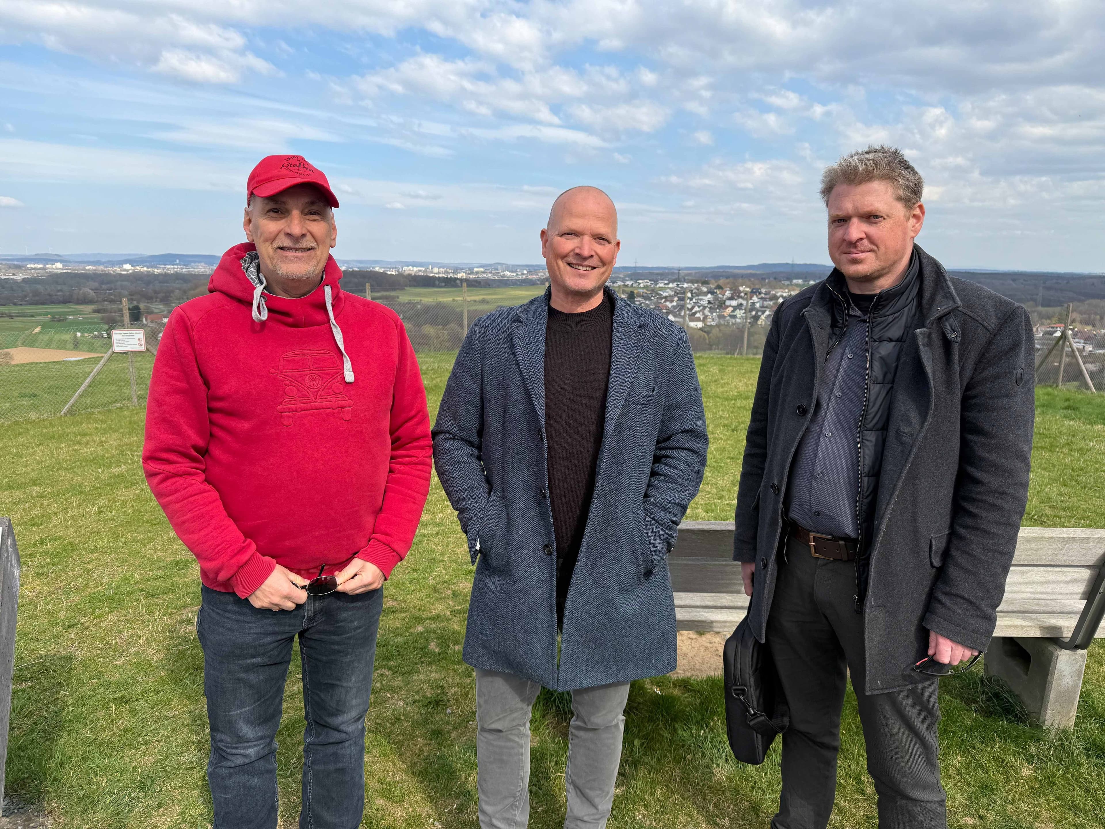 Schwungliege für Besucher am Aussichtsgipfel der Deponie Gießen-Allendorf, gestiftet von Lahnpark GmbH.