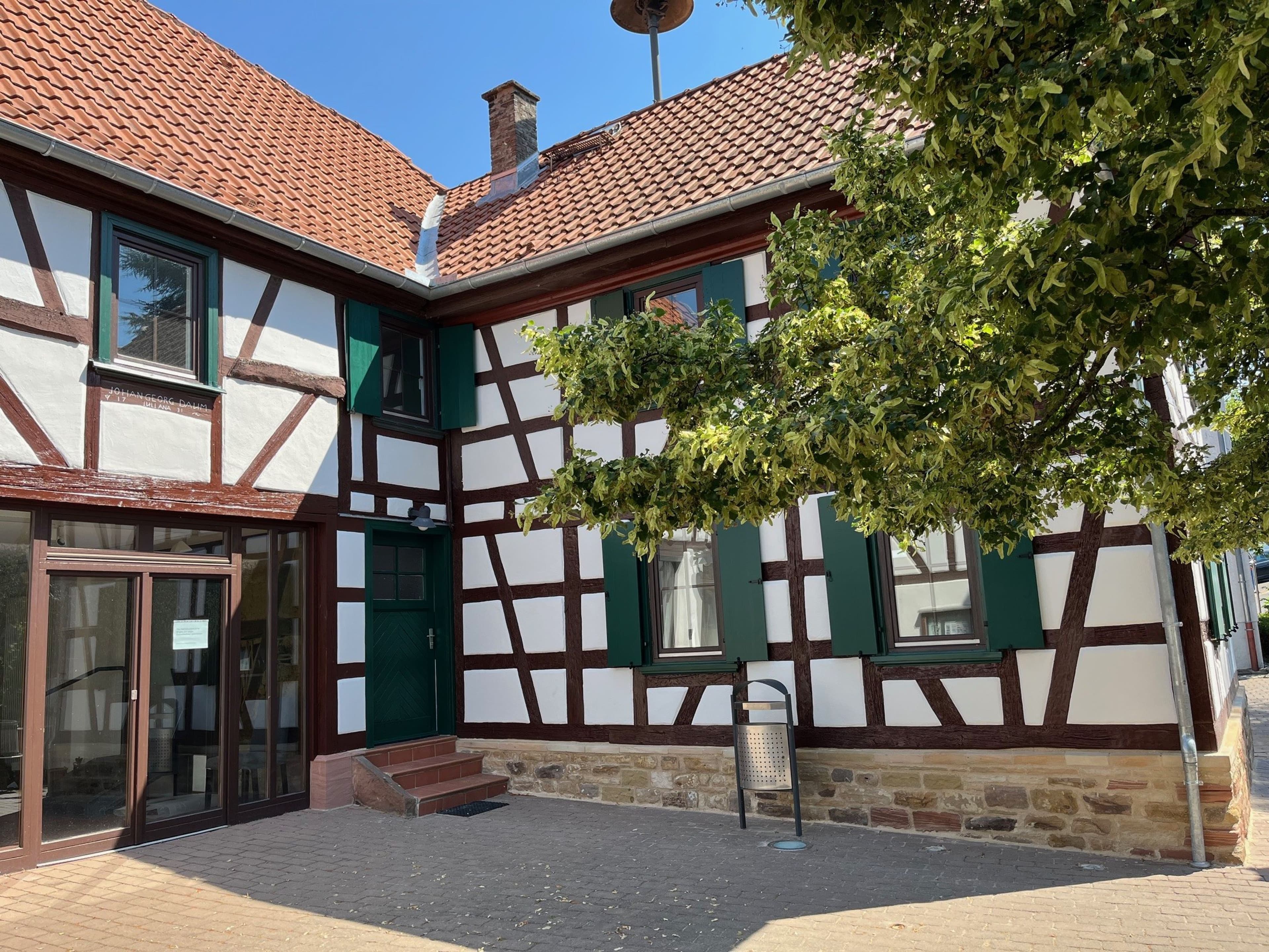 Heimatmuseum Massenheim (ehemaliges Rathaus) erstrahlt nach Sanierung im neuen Glanze.