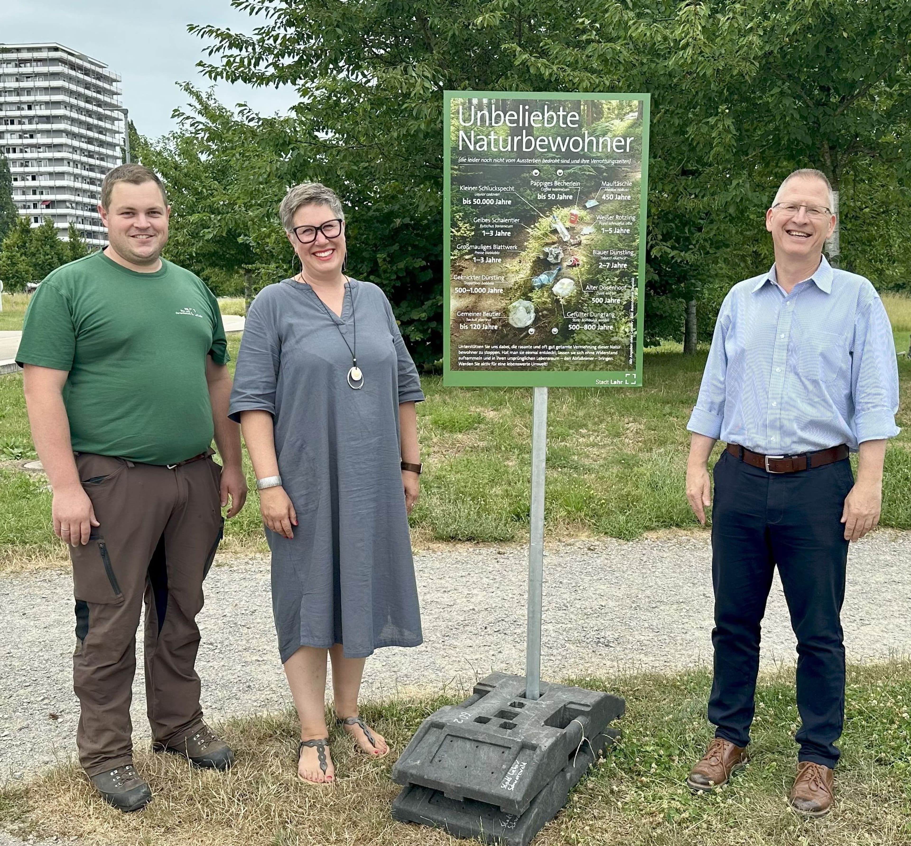 Plakataktion „Unbeliebte Naturbewohner“ am Eingang des Lahrer Seeparks wurde erstmals präsentiert.
