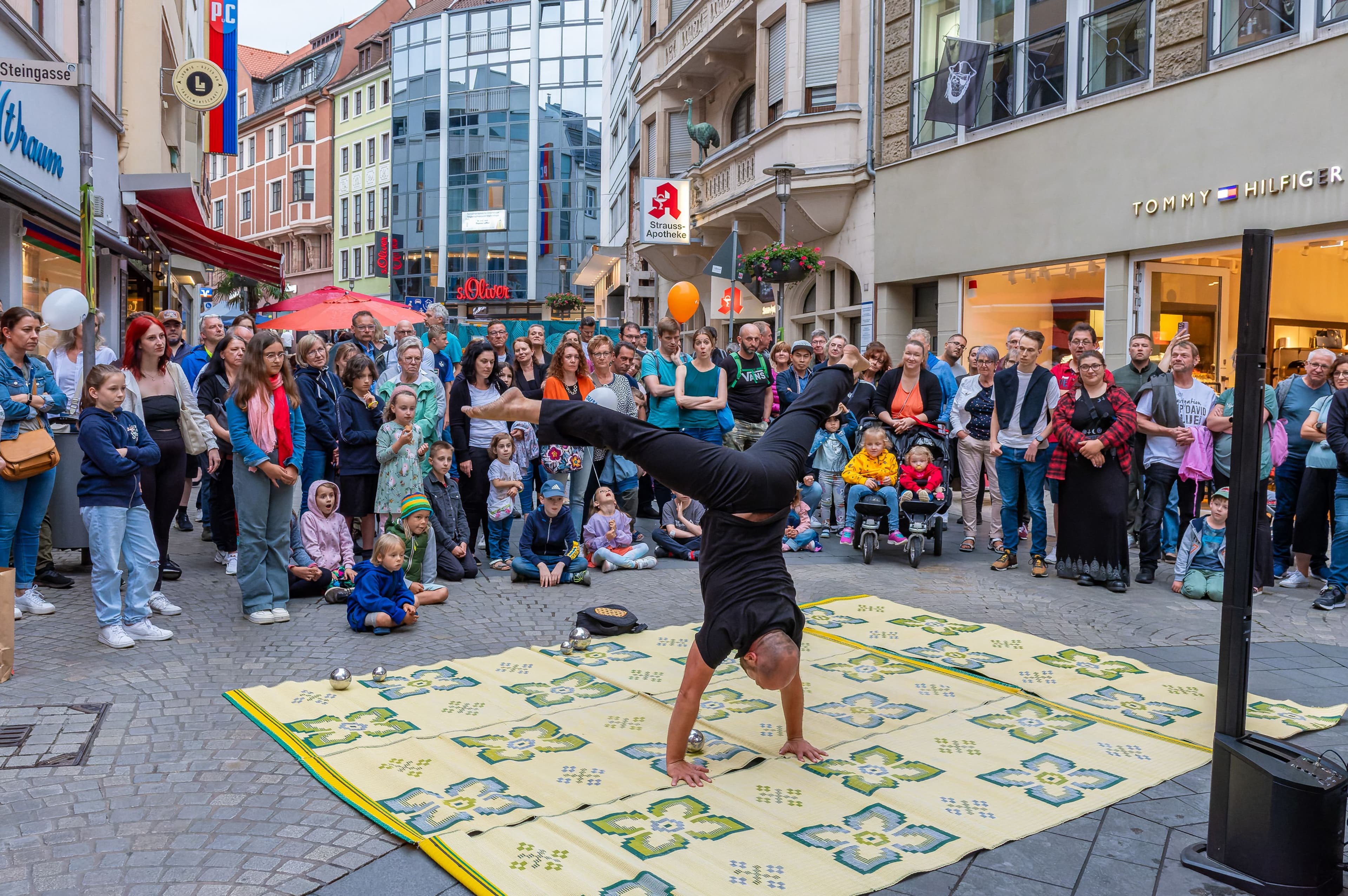 Live-Musikprogramm auf der Schöntalbühne im Rahmen von 'Aschaffenburg bis Mitternacht'.