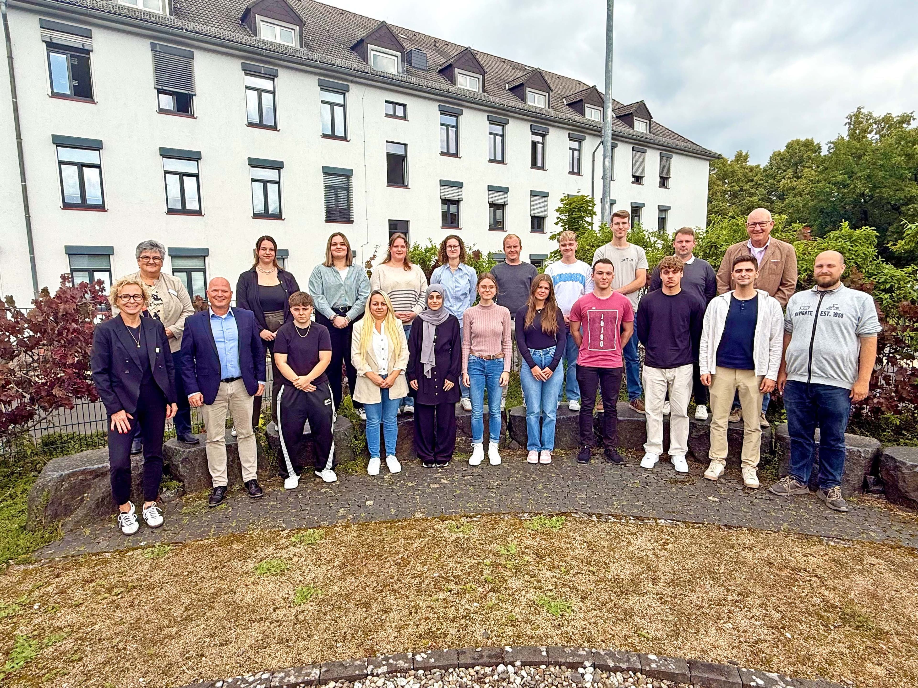 Hauptamtlicher Kreisbeigeordneter begrüßt die neuen Auszubildenden der Kreisverwaltung Gießen.