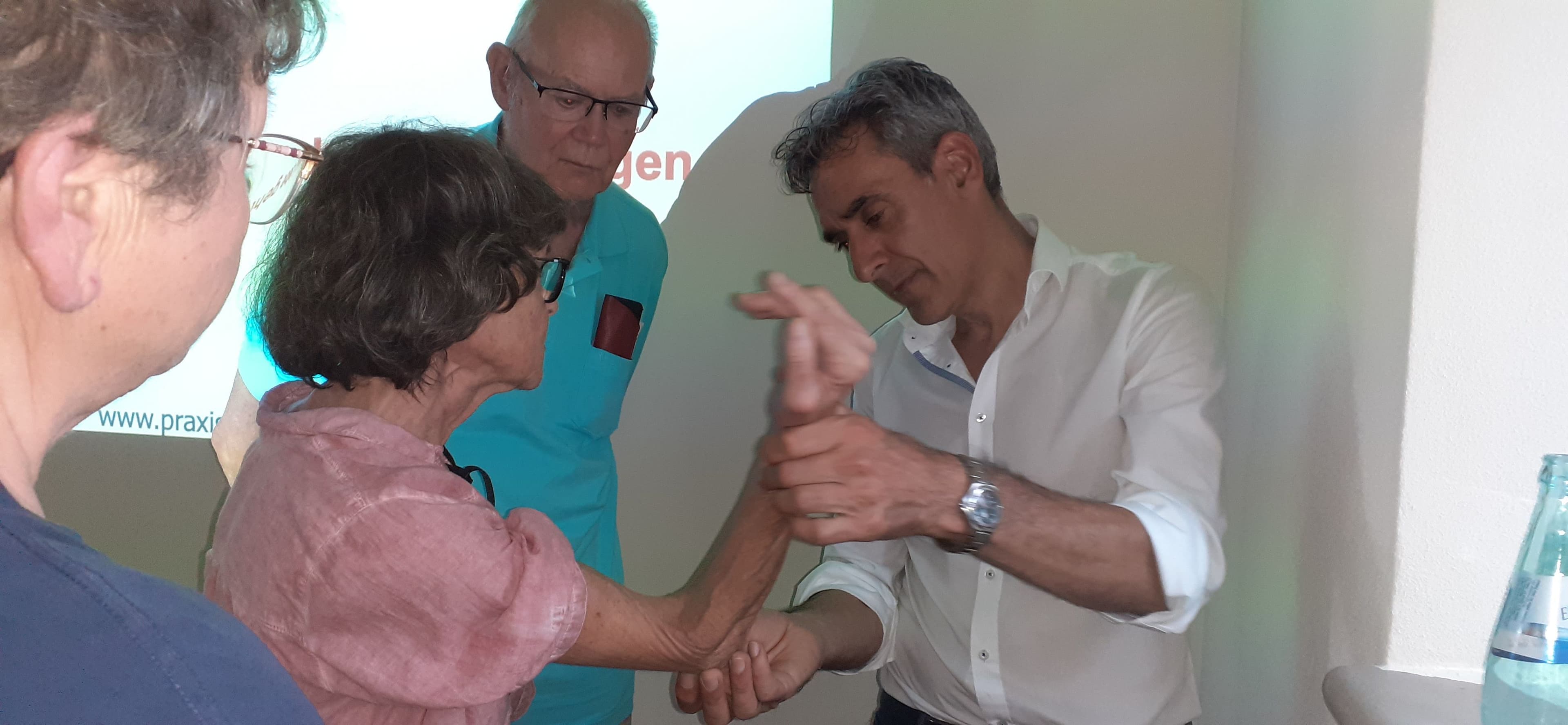 Die Veranstaltung zum Thema Handschmerz und Arthrose im historischen Rathaus MĂŒnzenberg war gut besucht.