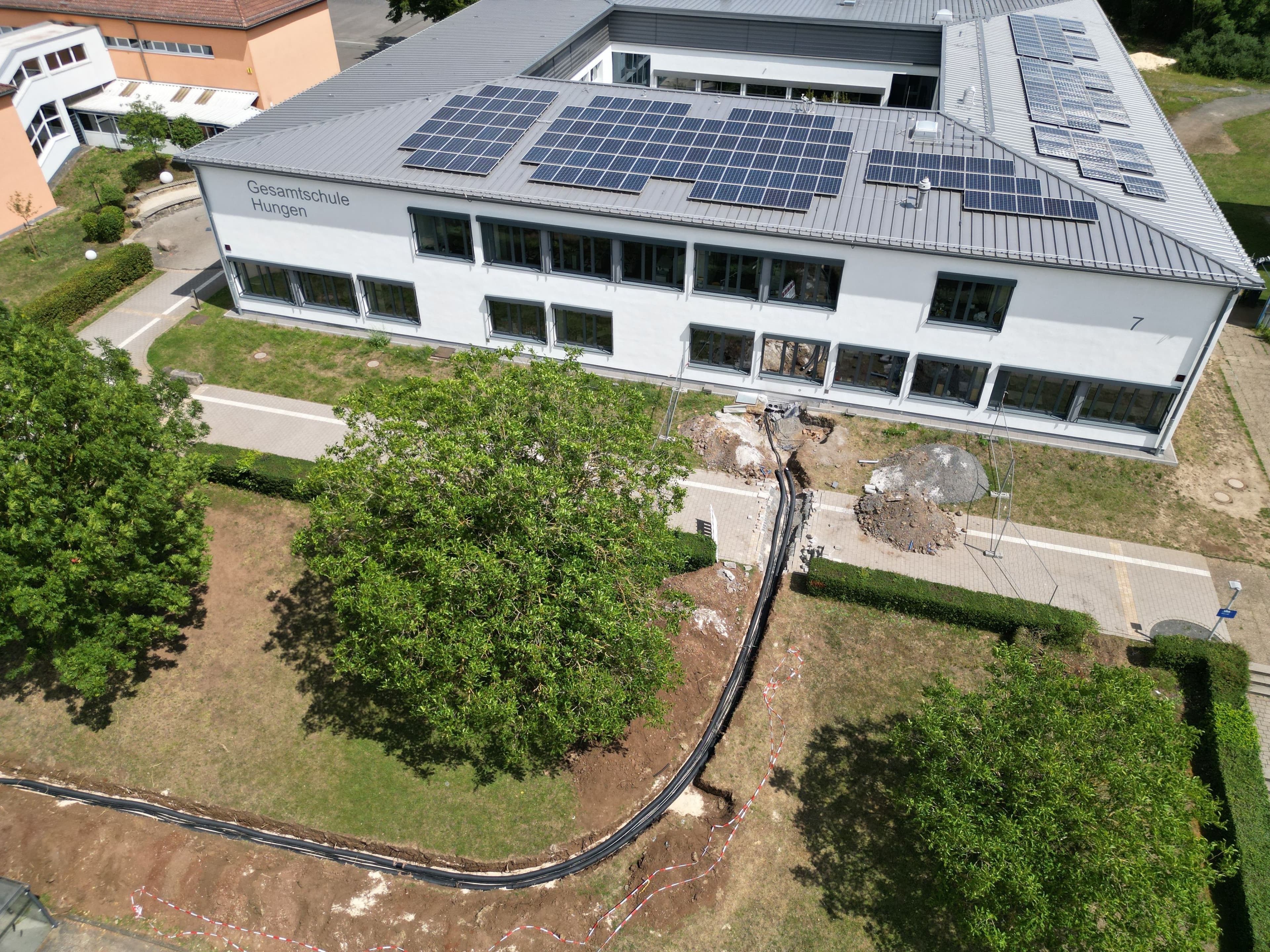 Bauleitung besichtigt Fortgang der Sanierung an der Turnhalle der Kirschbergschule Reiskirchen.