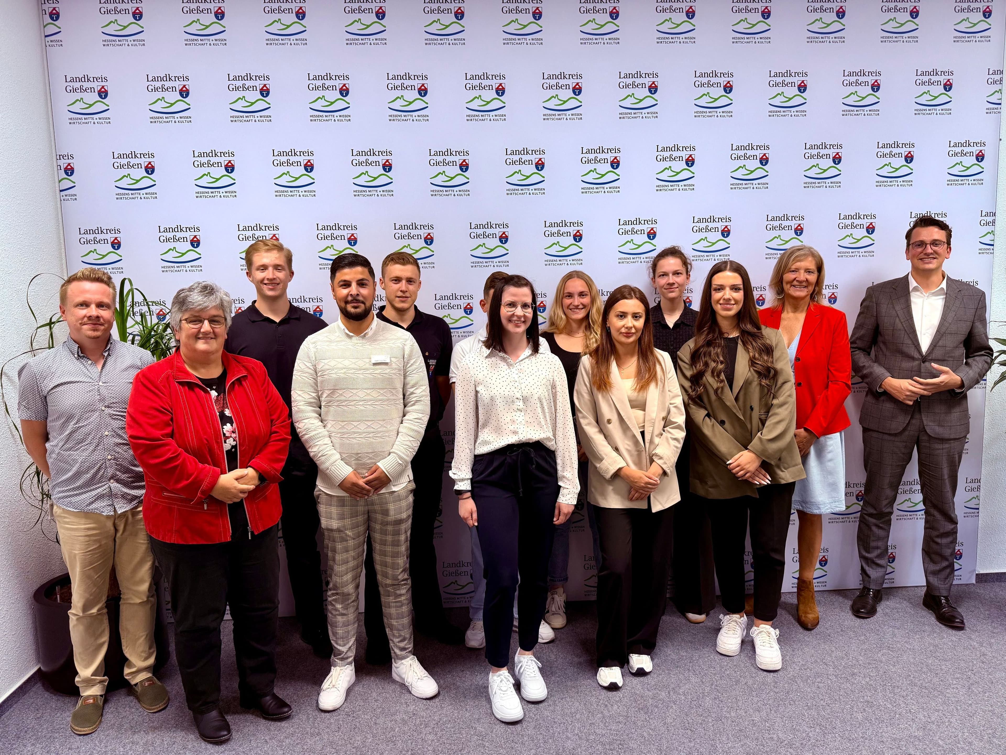 Feierstunde für Absolventinnen und neue Studierende in der Kreisverwaltung Gießen.