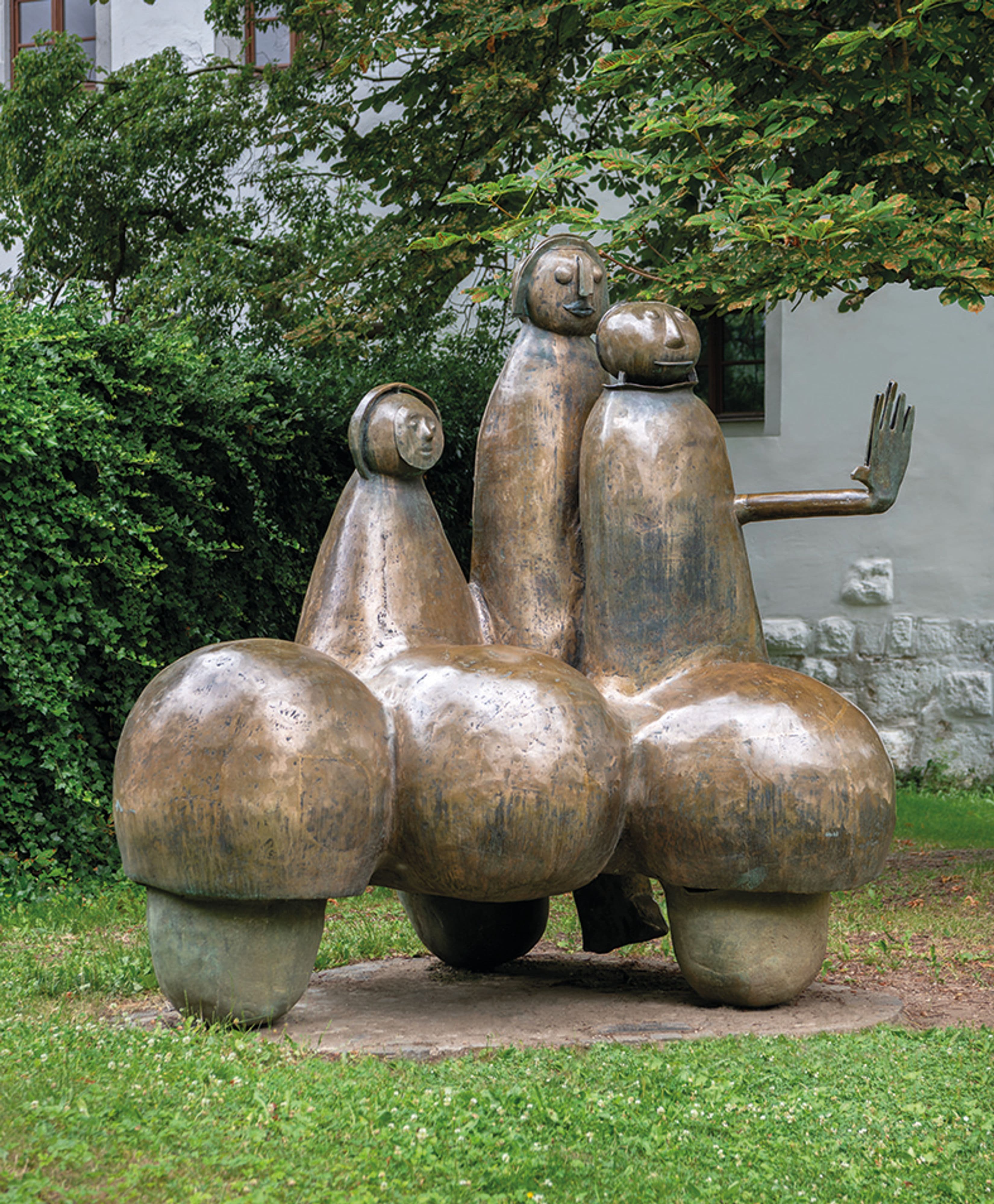 Heinrich Kirchners Bronzeplastik 'Mondfahrer' (1969) als Dauerleihgabe im Museum Lothar Fischer. Heinrich Kirchners Bronzeplastik 'Mondfahrer' (1969) als Dauerleihgabe im Museum Lothar Fischer.