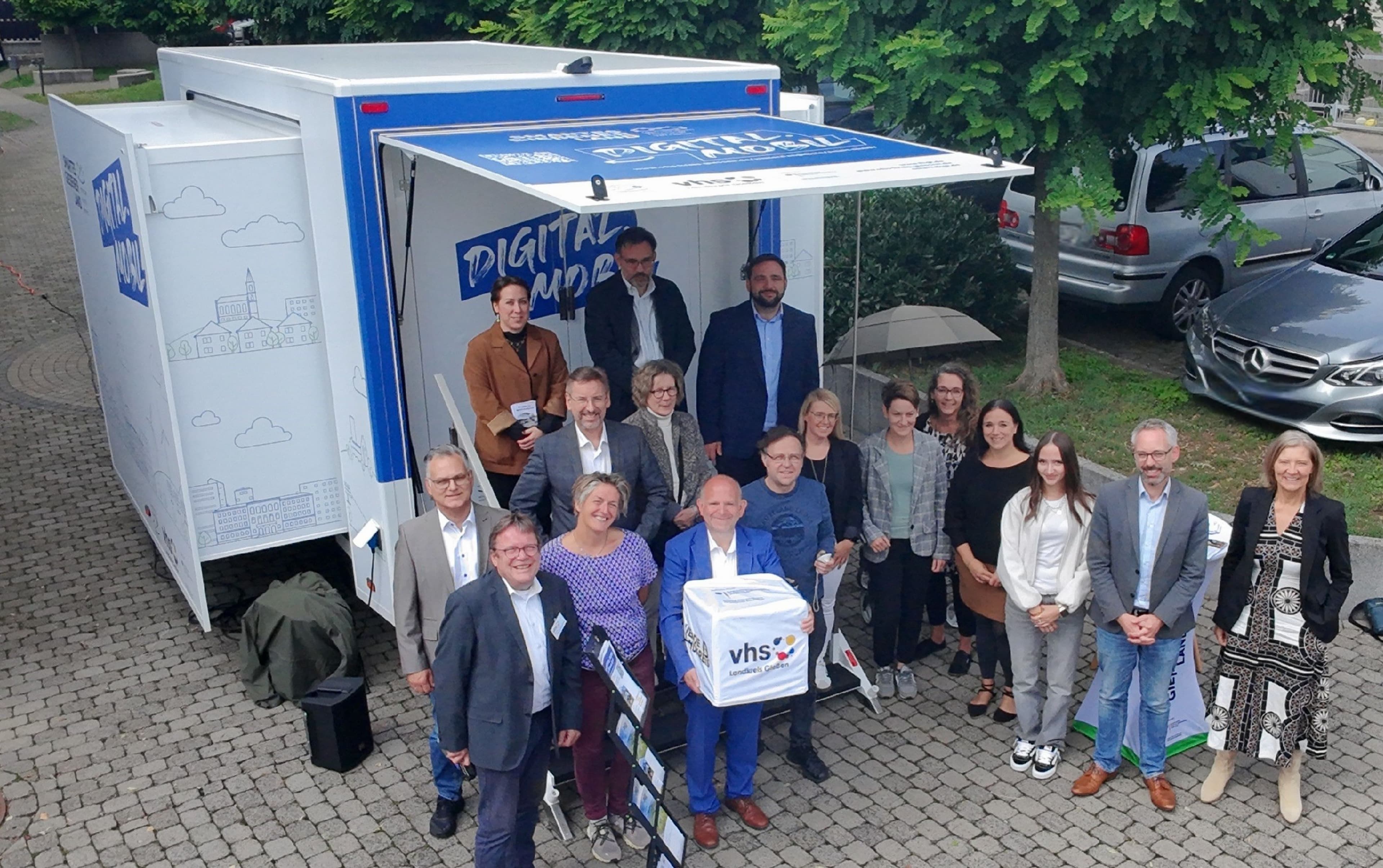 Akteure von Bildungseinrichtungen und Politik am Digital.Mobil beim Weiterbildungstag in Alten-Buseck.