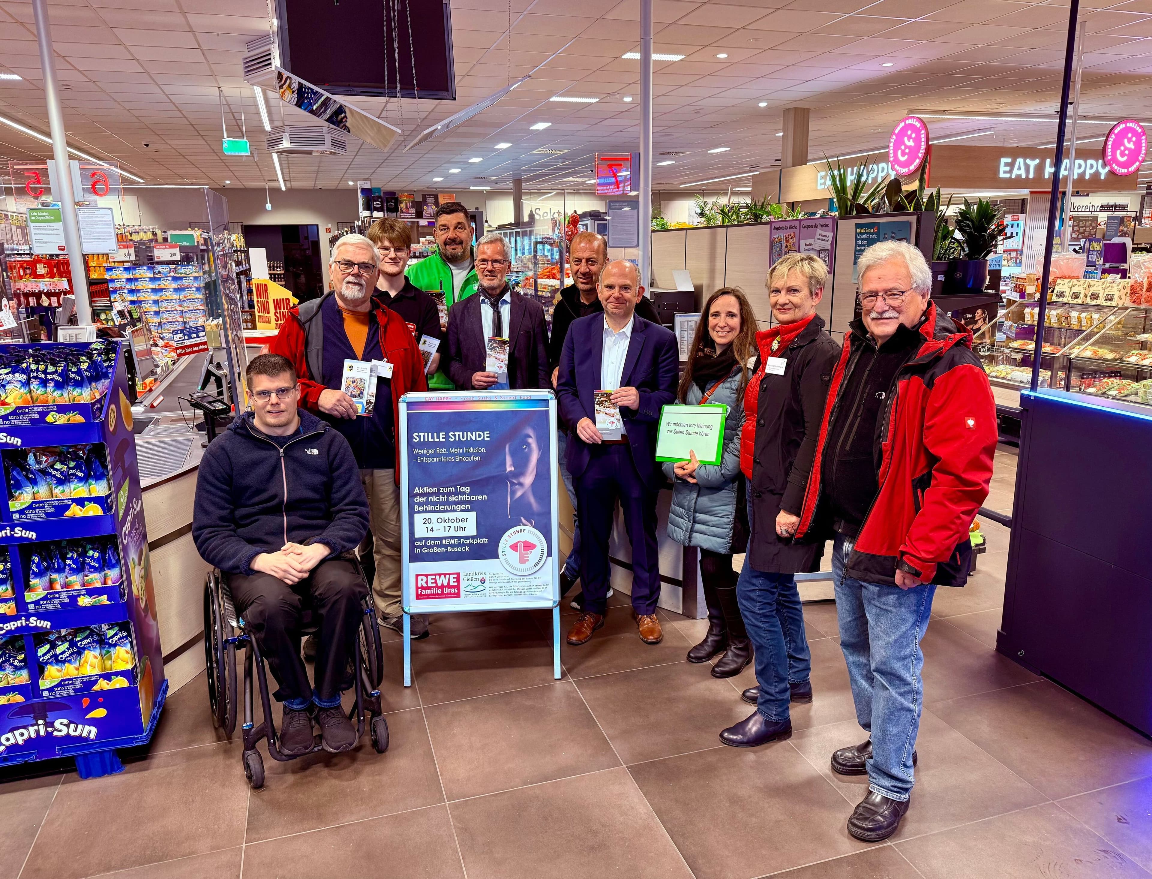 Einführung der "Stillen Stunde" im Rewe-Markt Großen-Buseck als inklusives Angebot für Menschen mit Behinderungen.