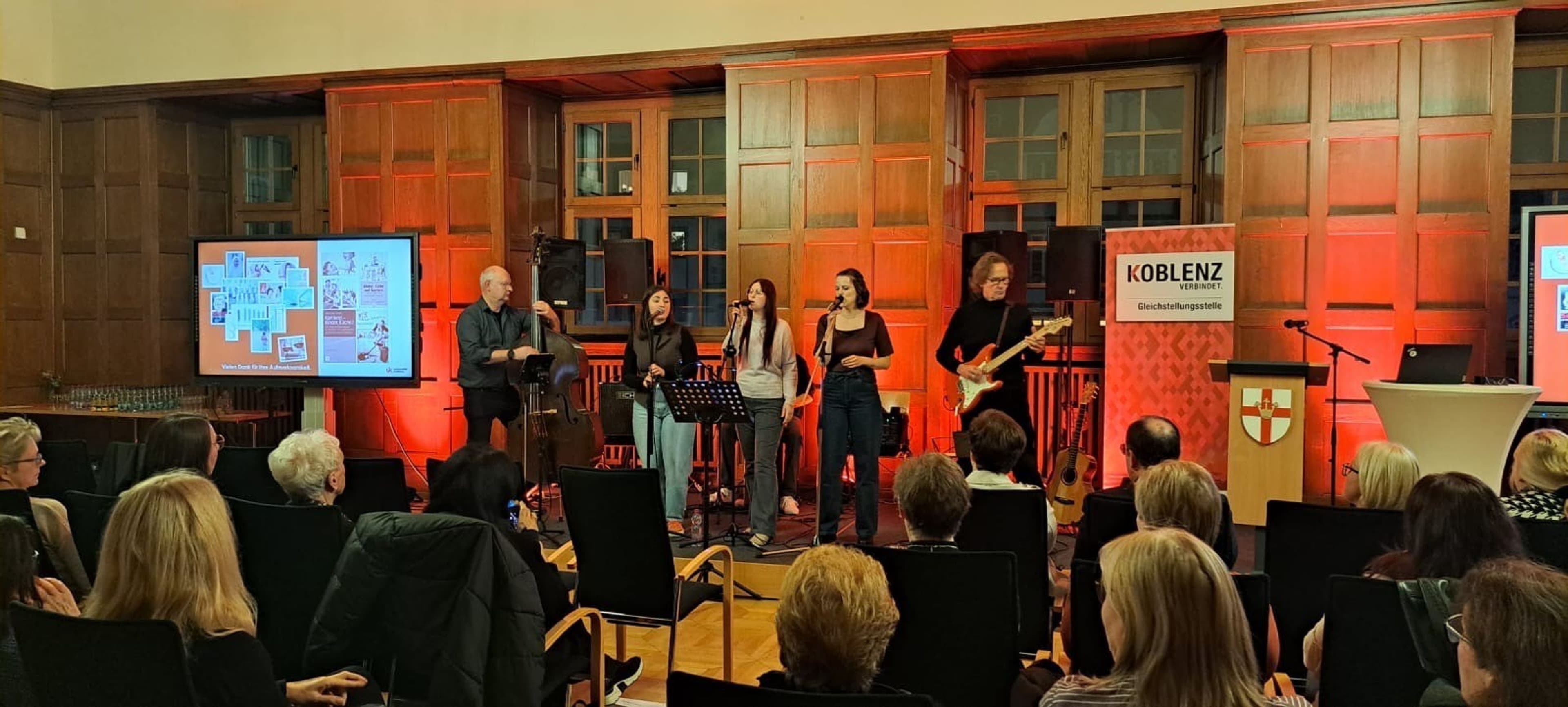 Frauenempfang in Koblenz: Engagement für Gleichberechtigung | Symbolbild