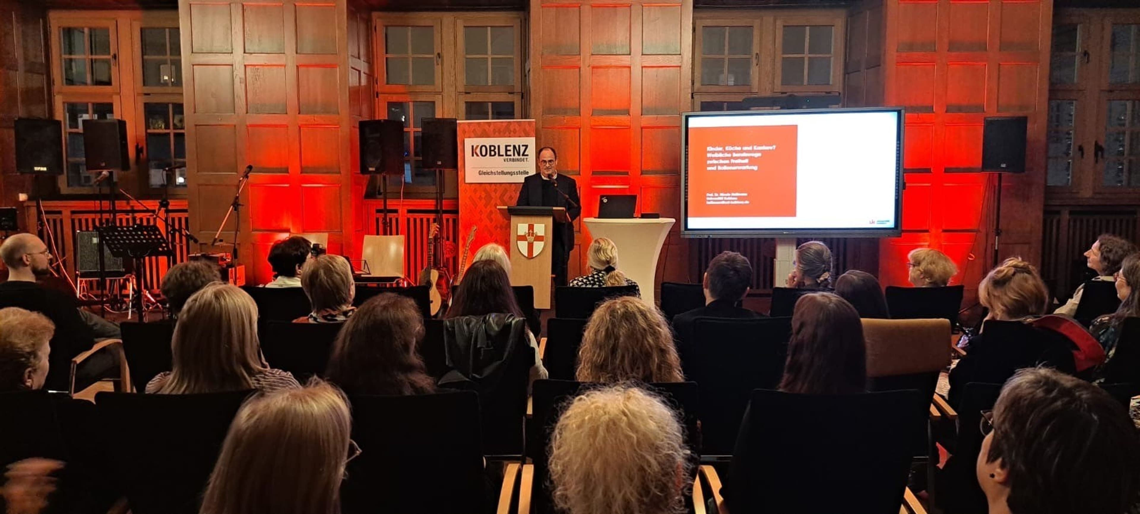 Frauenempfang in Koblenz: Engagement für Gleichberechtigung | Symbolbild