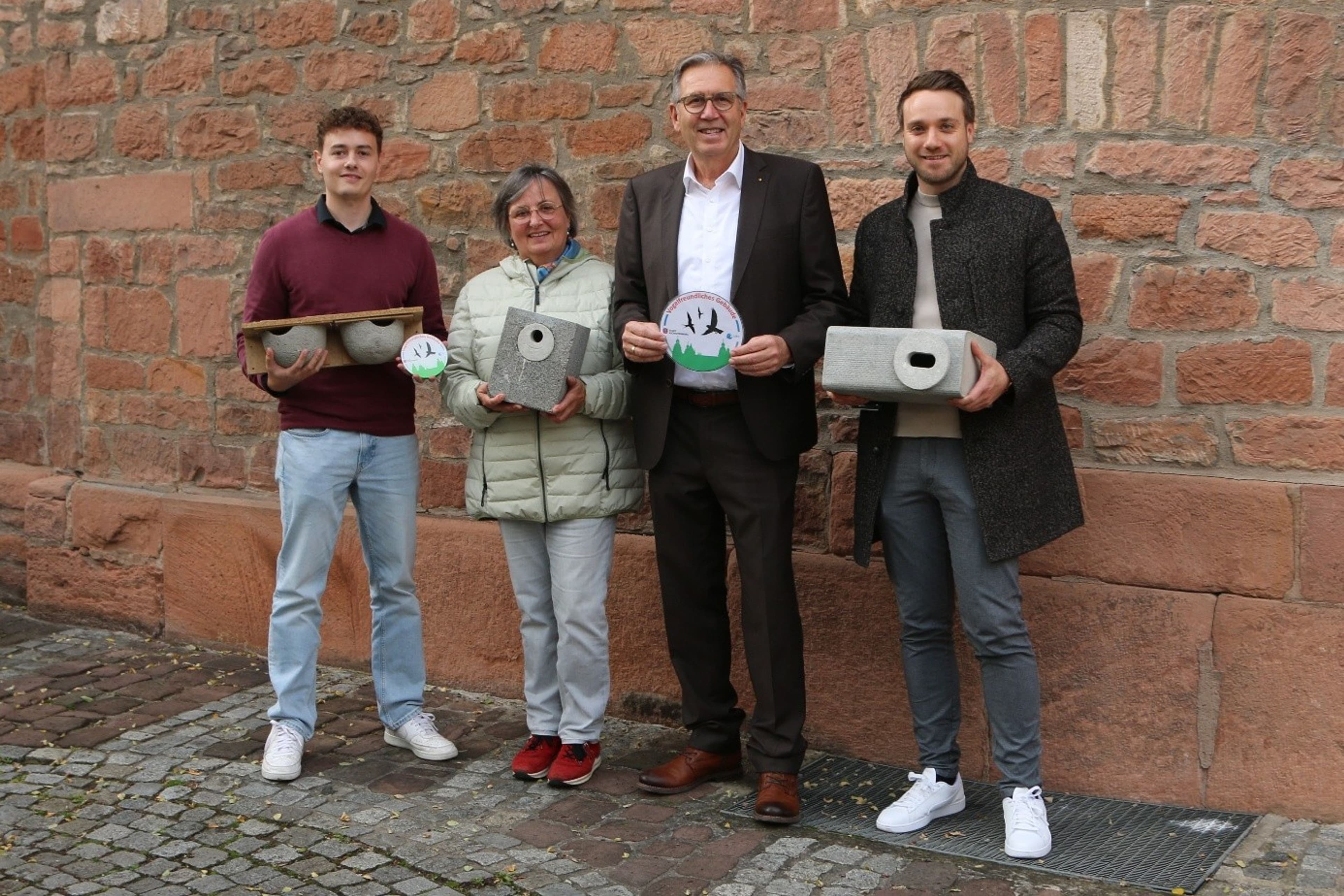 Projektbeteiligte der Initiative Vogelfreundliche Gebäude der Stadt Aschaffenburg.