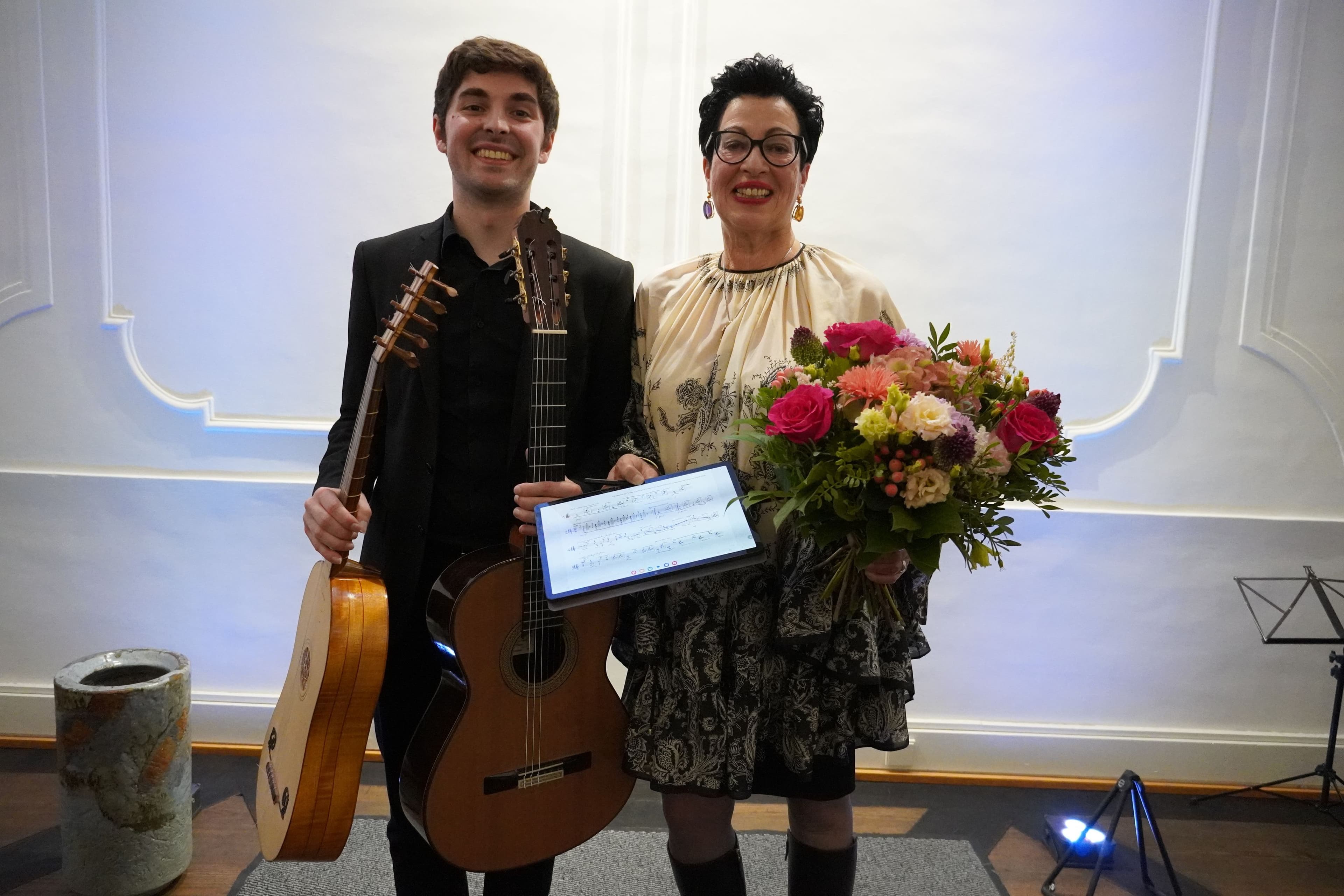 Gitarrist Daniel Martínez Asenjo und Komponistin Susanne Zargar-Swiridoff beim Konzert im Barocksaal.