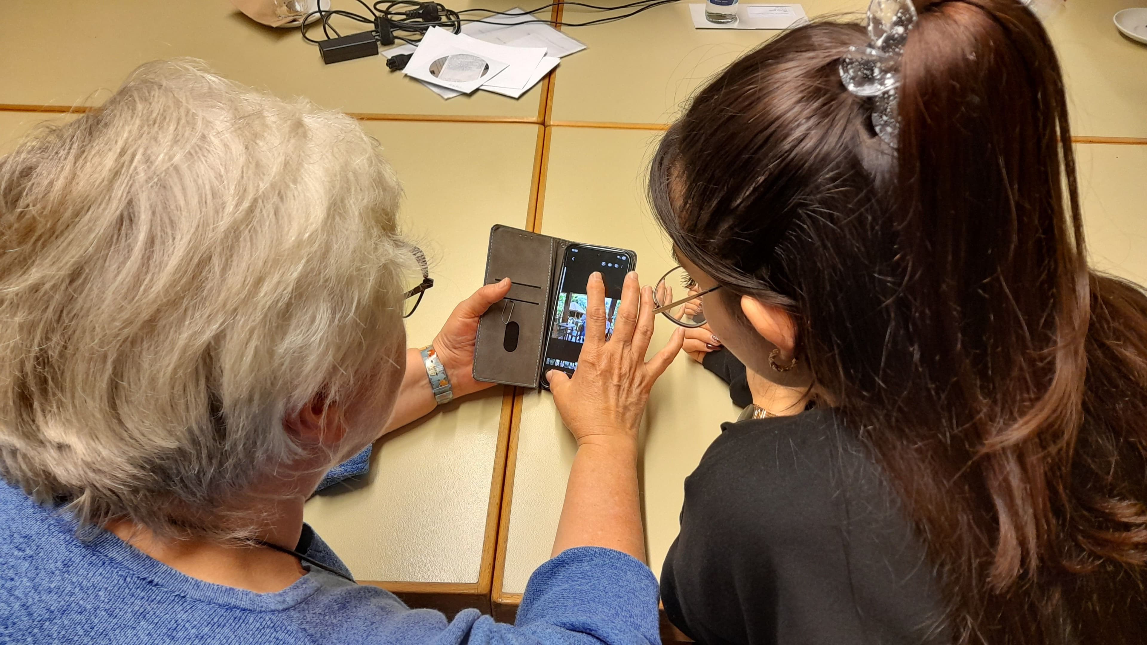 Hala Fayad und Andrea Trapp beteiligen sich an der Taschengeldbörse des Lahrer Mehrgenerationenhauses.