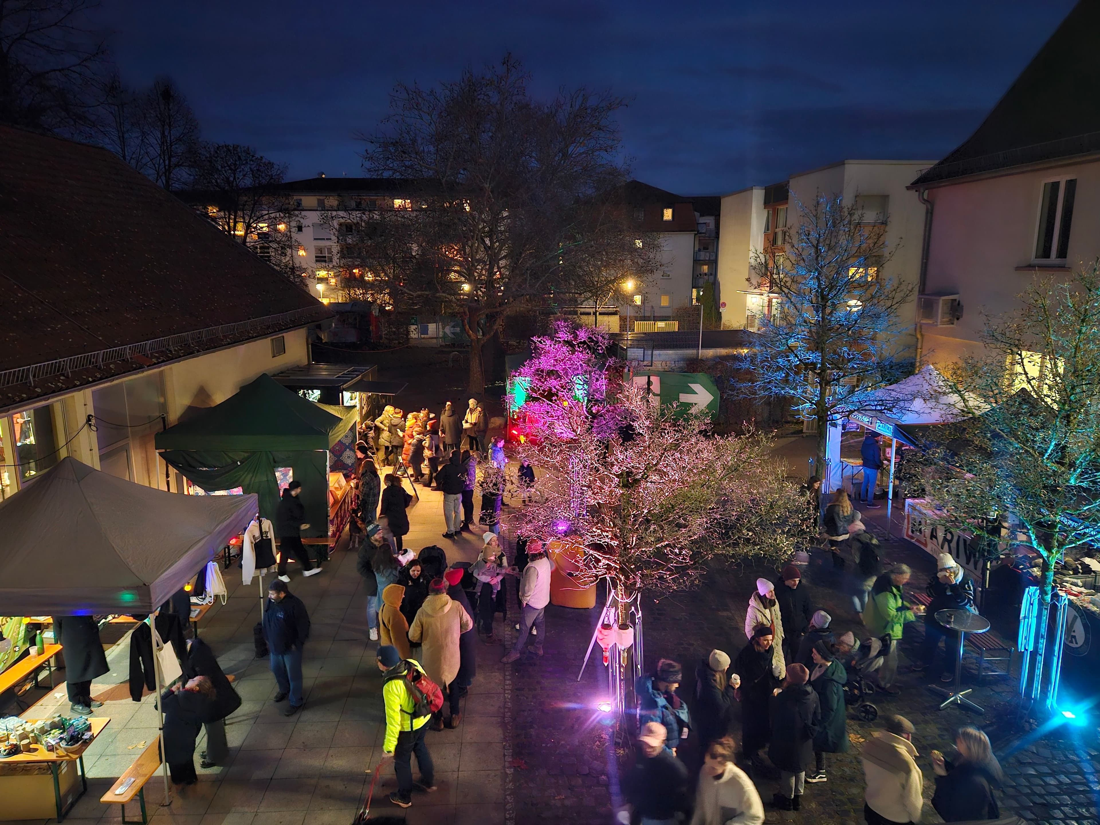Veganer Weihnachtsmarkt im Jugendkulturzentrum Aschaffenburg mit Ständen und Workshops.