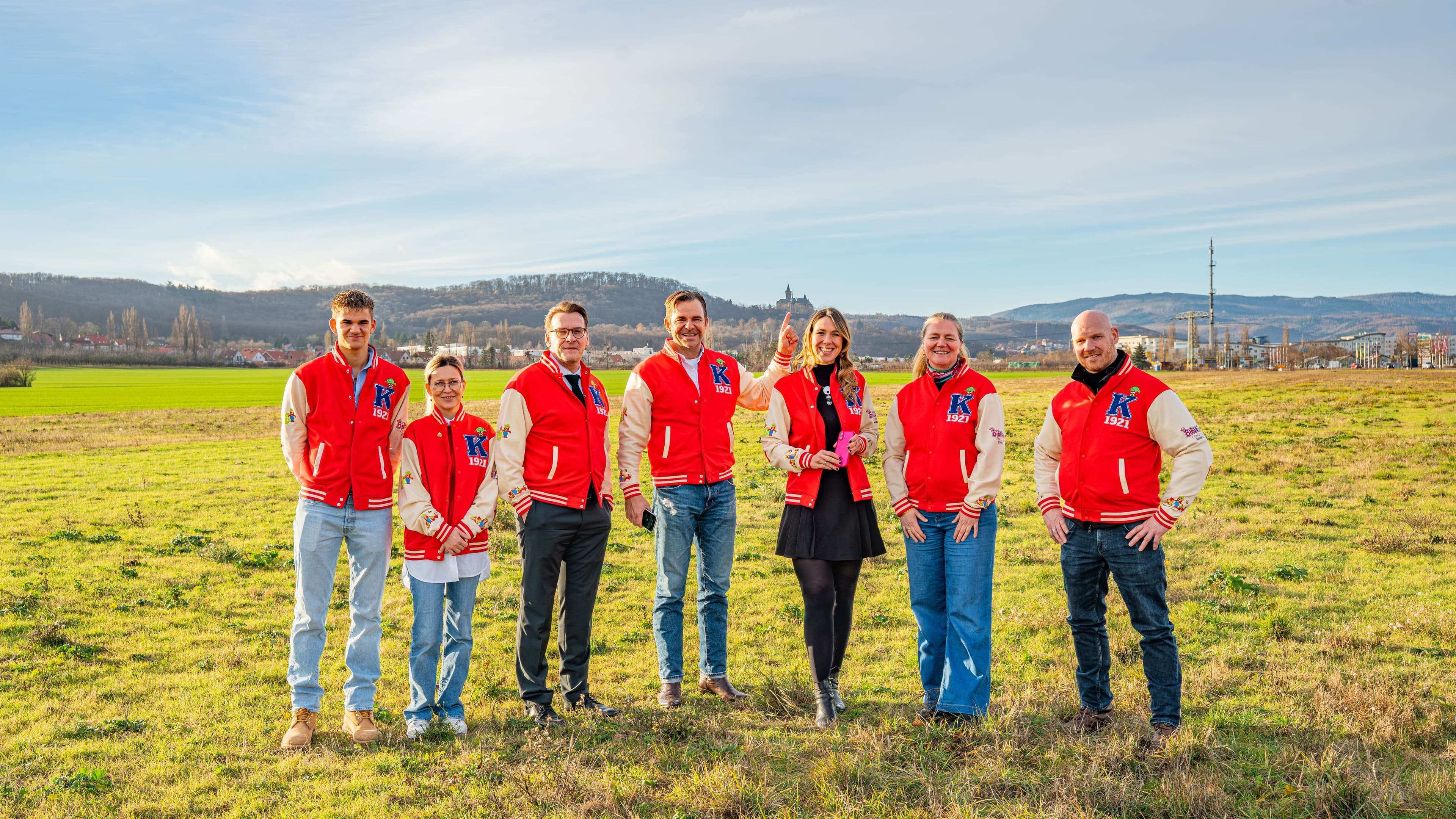Große Freude bei allen Beteiligten über die Ansiedlung von Karls Erlebnis-Dorf am zukünftigen Standort Wernigerode.