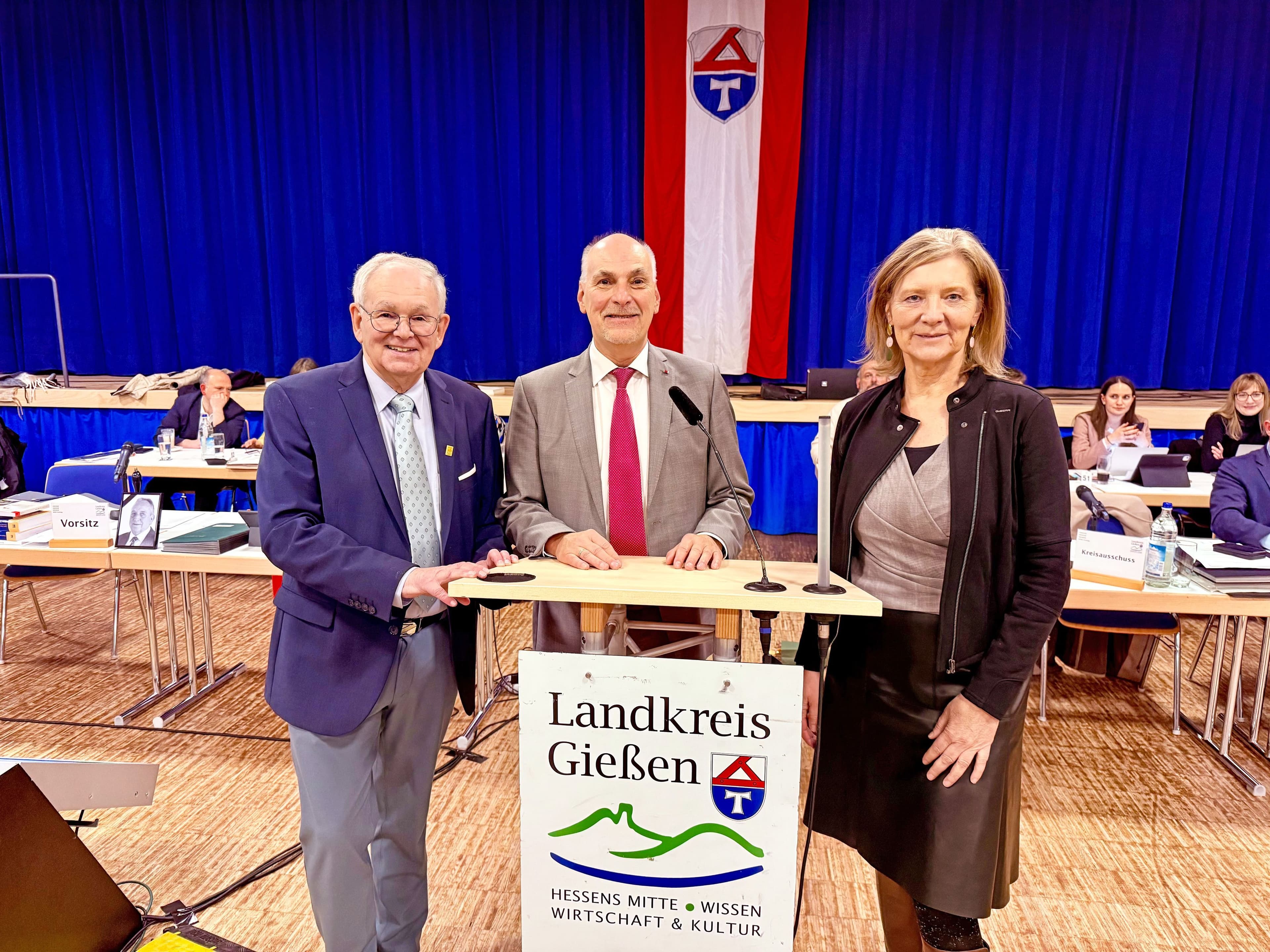 Ehrennadeln für langjährige Kreistagsmitglieder | Symbolbild