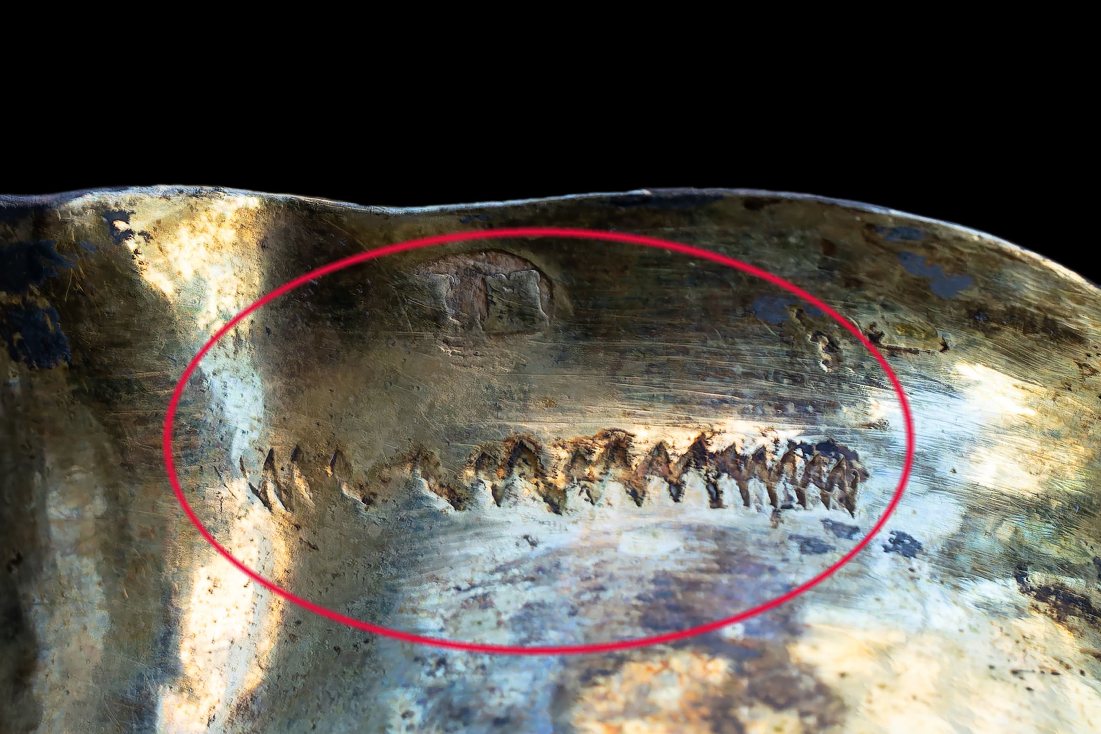 Entdeckung des Jahrhunderts: Goldener Pokal im Museum | Symbolbild