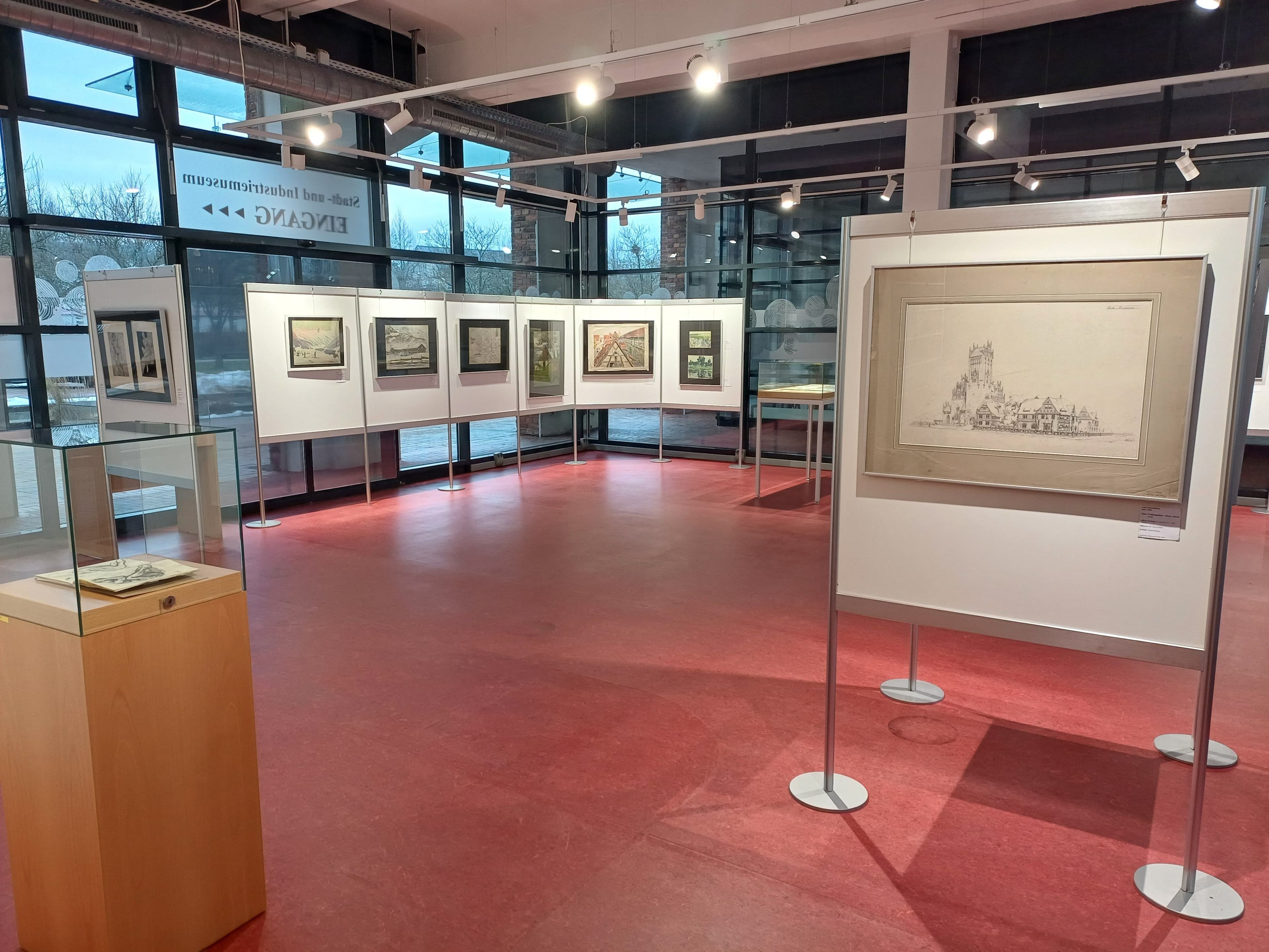 Die Ausstellung zu Felix Lücking im Stadt- und Industriemuseum Guben zeigt eine Auswahl seines vielseitigen Werks. Die Ausstellung zu Felix Lücking im Stadt- und Industriemuseum Guben zeigt eine Auswahl seines vielseitigen Werks.