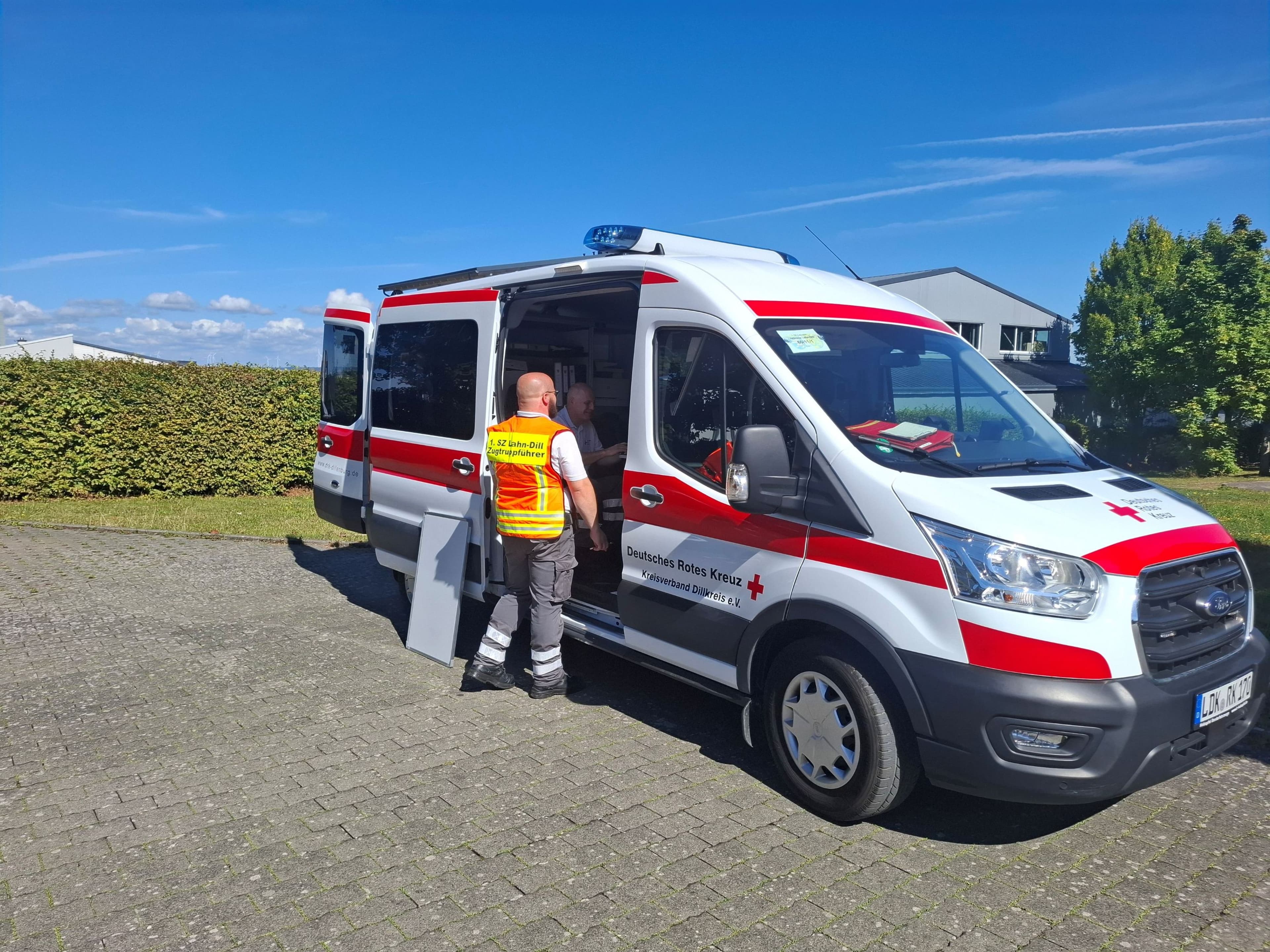 Vorbesprechung zur Einsatzsimulation: Teilnehmende aus der Einsatzleitung Rettungsdienst trainieren Führungsaufgaben., Im Praxisteil des Trainings wird der Ausfall der Klimaanlage im Krankenhaus Dillenburg simuliert.
