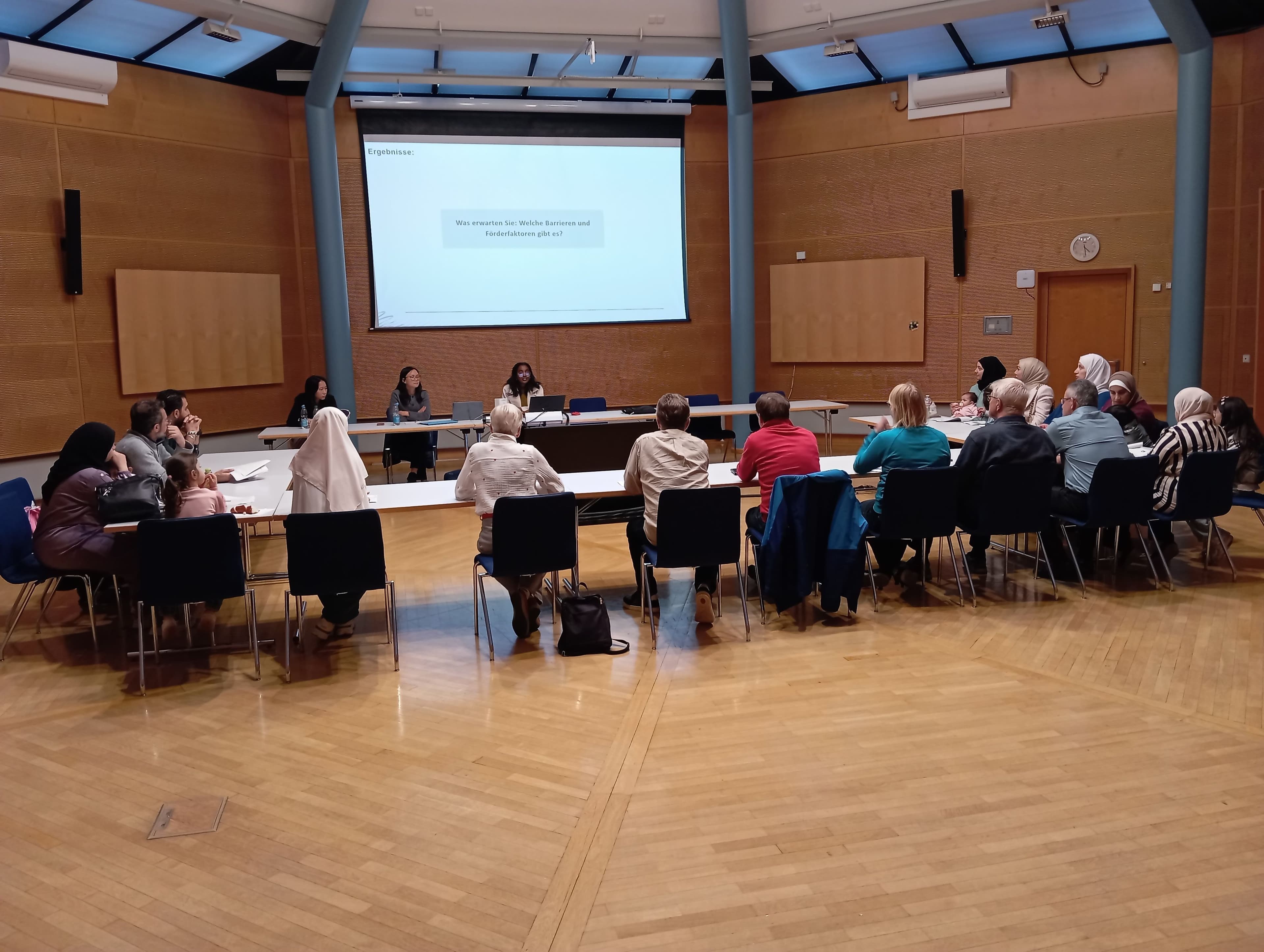 Foto zur Ergebnispräsentation des DKFZ-Projekts über Krebsprävention bei Geflüchteten in Sachsenheim.