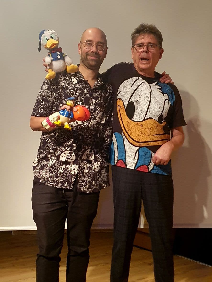 Hauptausschussmitglieder mit Bürgermeister Bernhard Knuth beim Rundgang am gestrigen Montagabend im Beelitzer Freibad