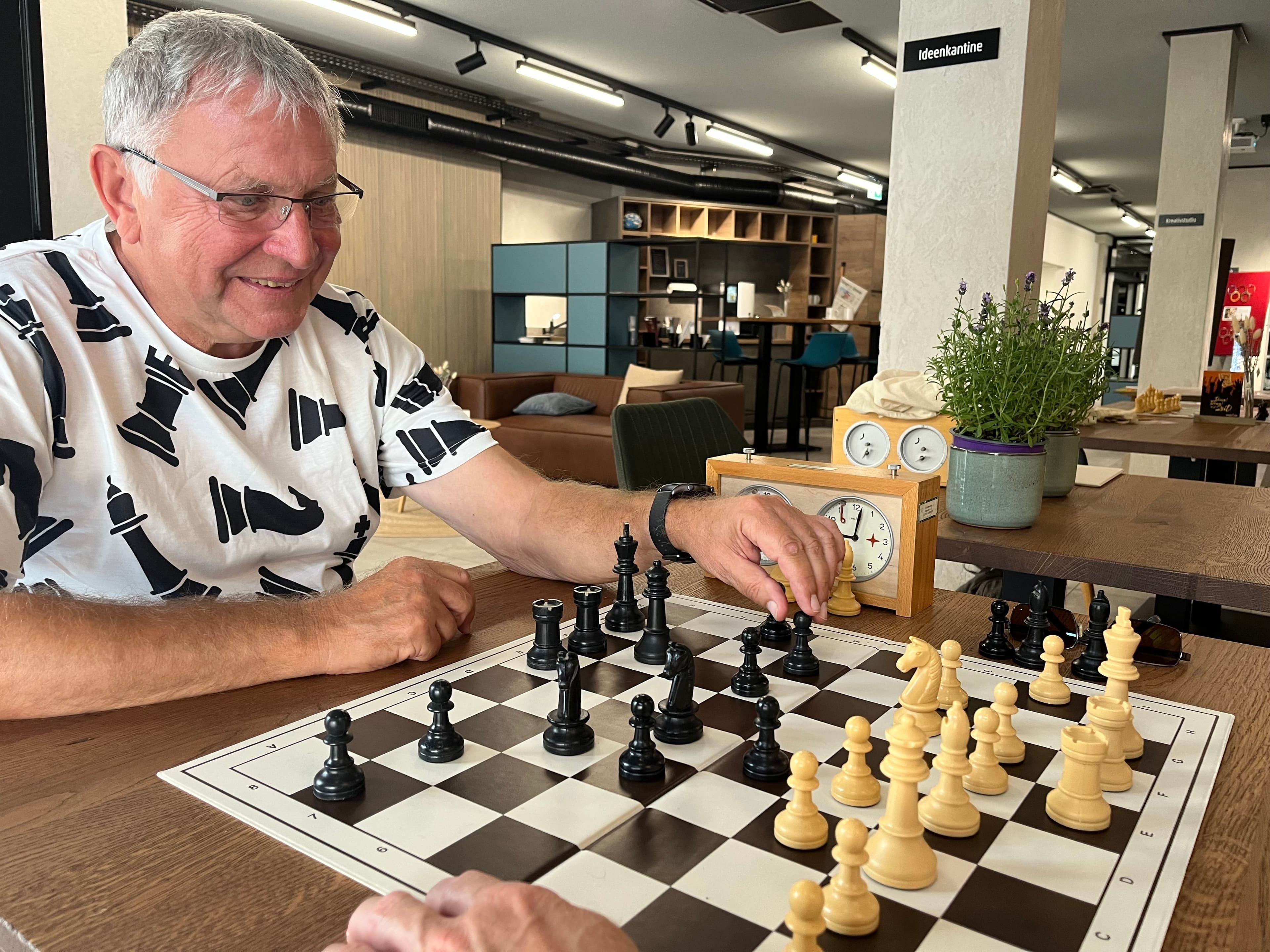 Initiator Peter Salaske vom Schachverein Ammern e.V. freut sich auf weitere spannende Partien in der Stadt-Werkstatt.