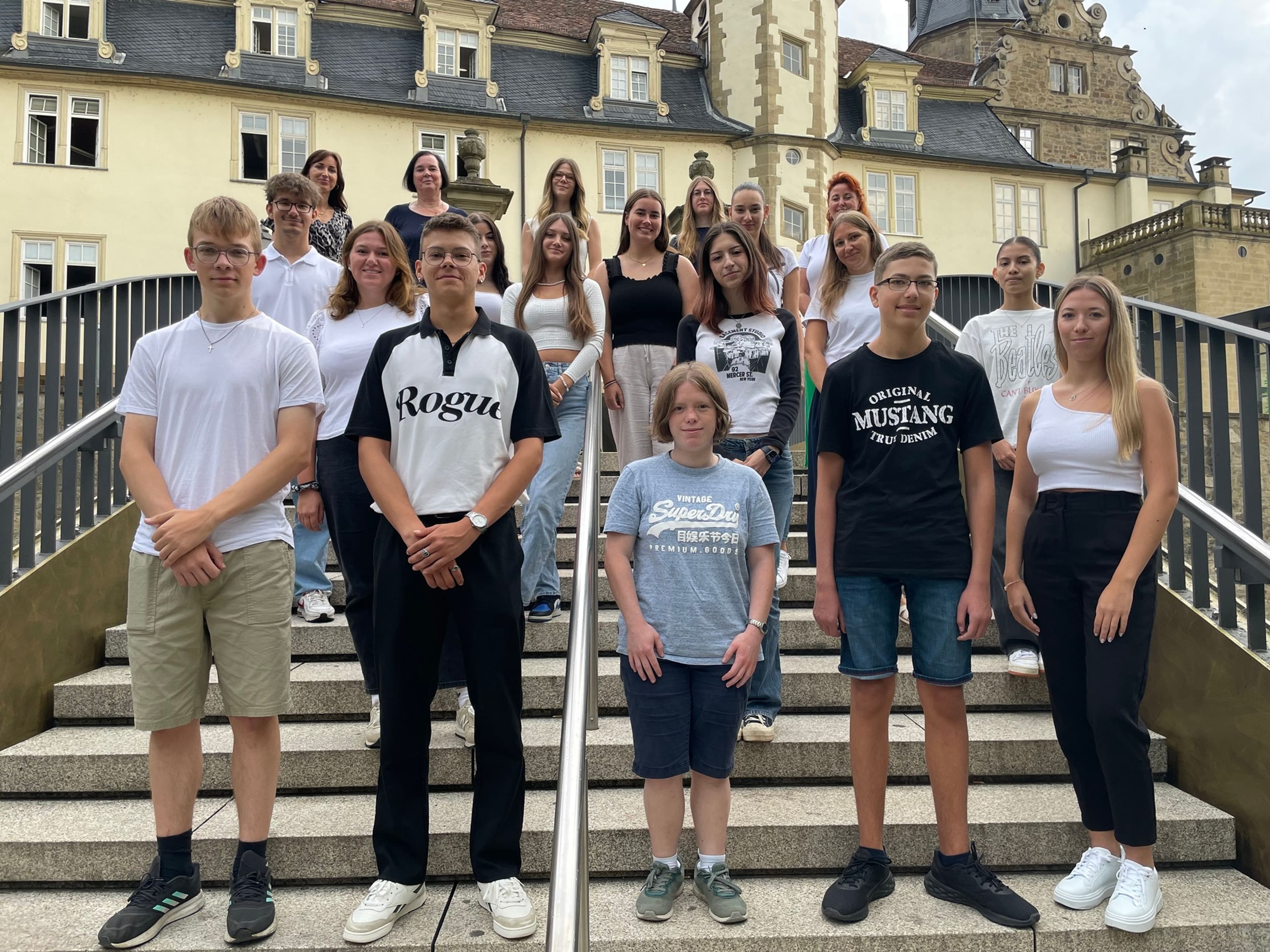 Arbeiten für das Gemeinwohl: Die Stadtverwaltung Öhringen begrüßt auch dieses Jahr wieder ihre neuen Auszubildenden und junge Mitarbeitende.