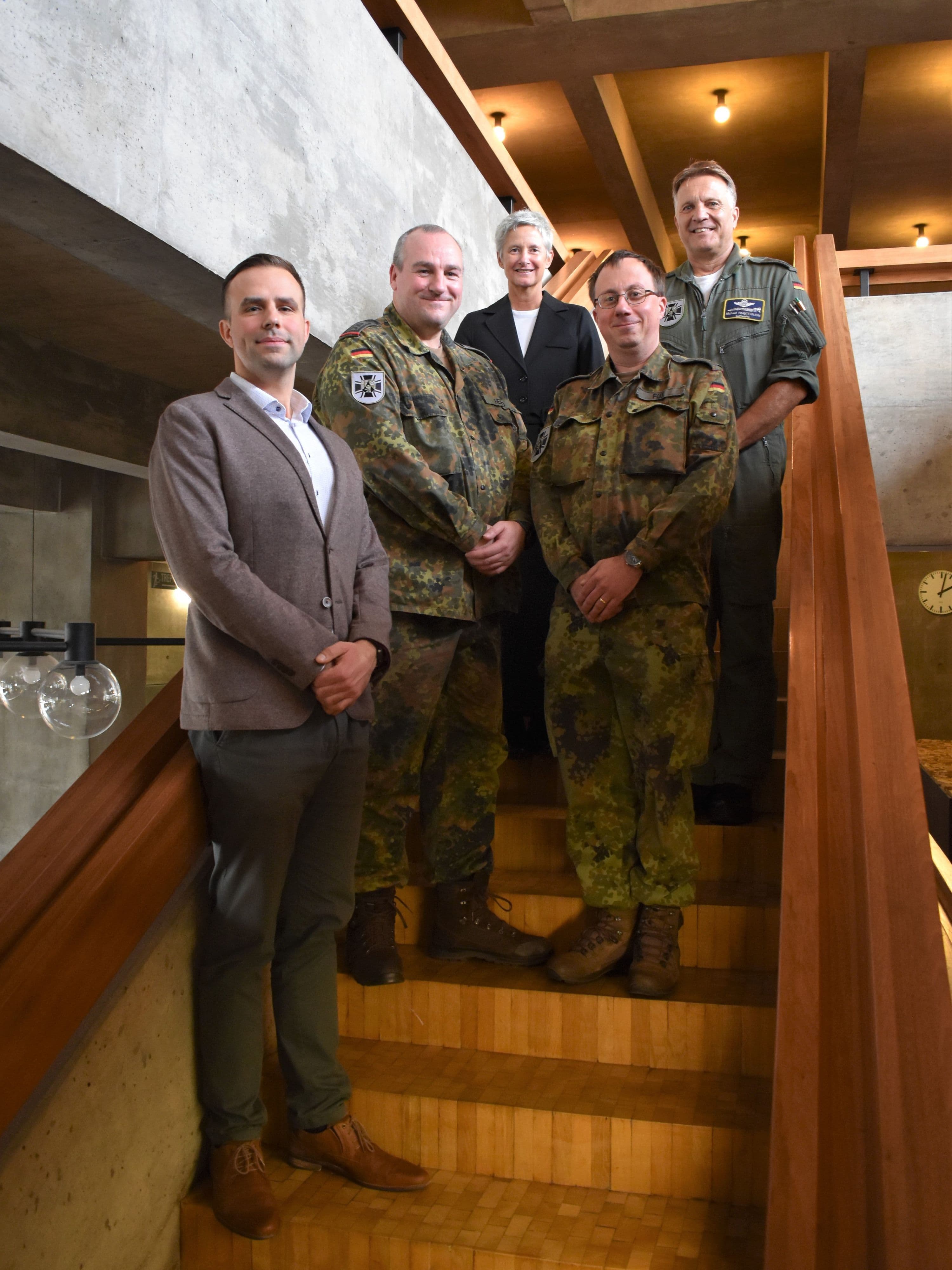 Oberbürgermeisterin Beate Kimmel empfängt Oberst Michael Trautermann im Rathaus zur Vernetzung im Krisenfall.