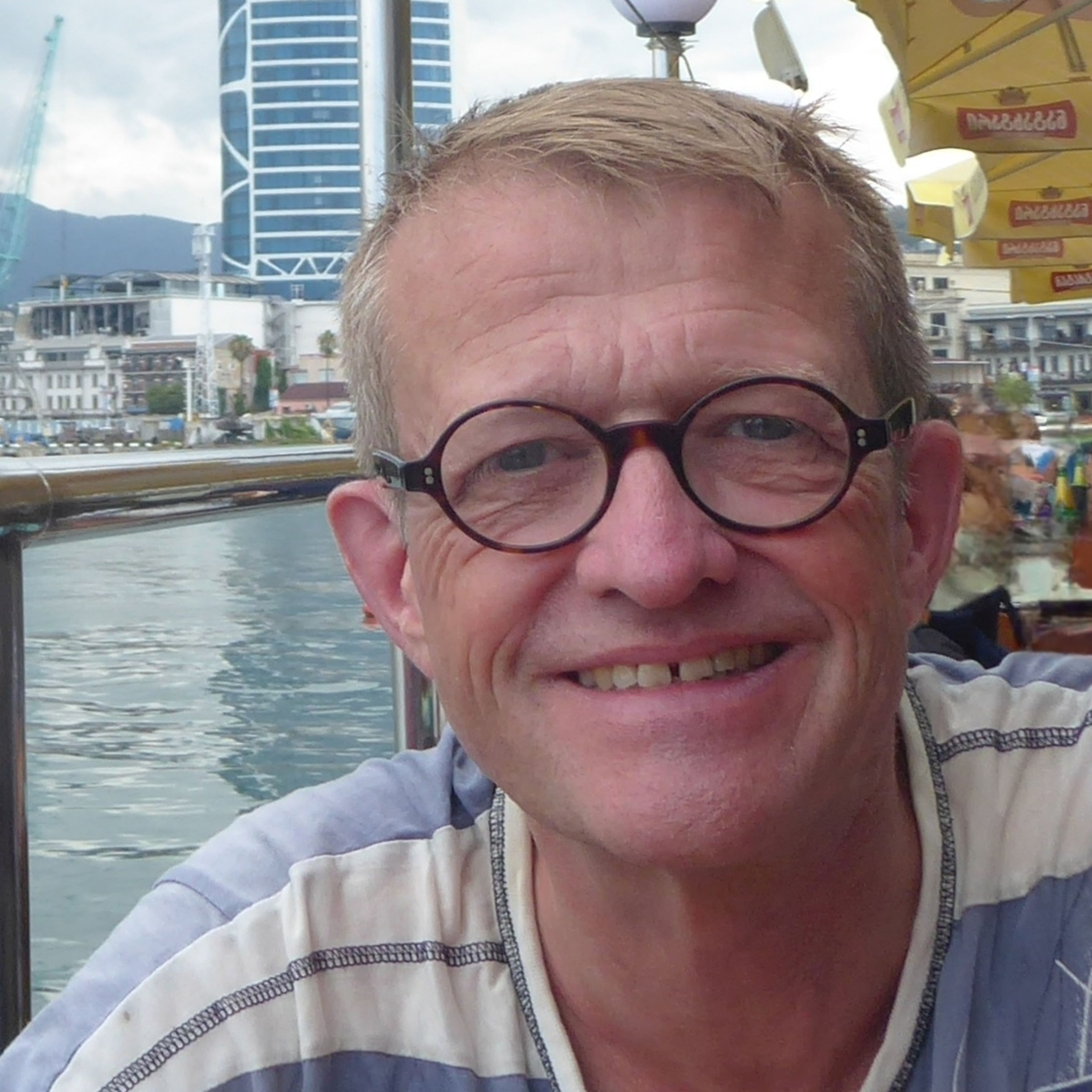 Portraitfoto des Autors Martin Ebbertz, aufgenommen für die Pressemitteilung der Stadtbücherei.