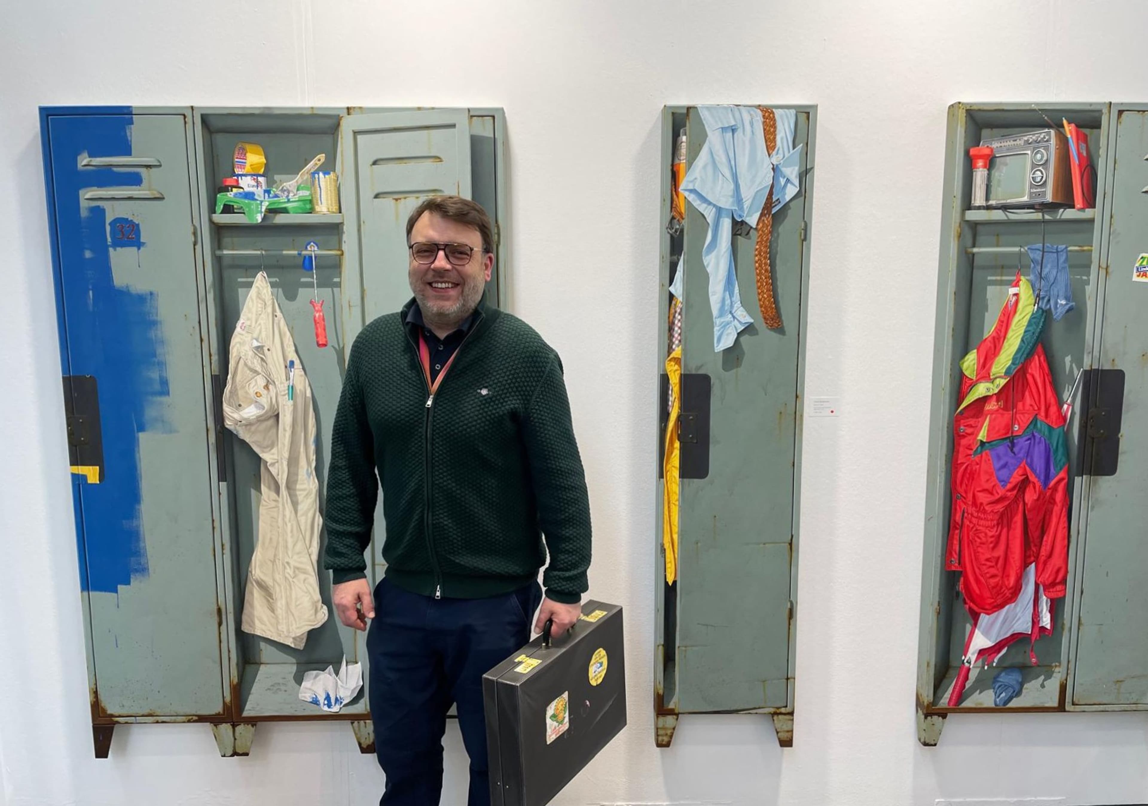 Werkschau „Letzte Schicht“ zeigt verlassene Industrieareale als hyperrealistische Malerei von Stefan Bircheneder.