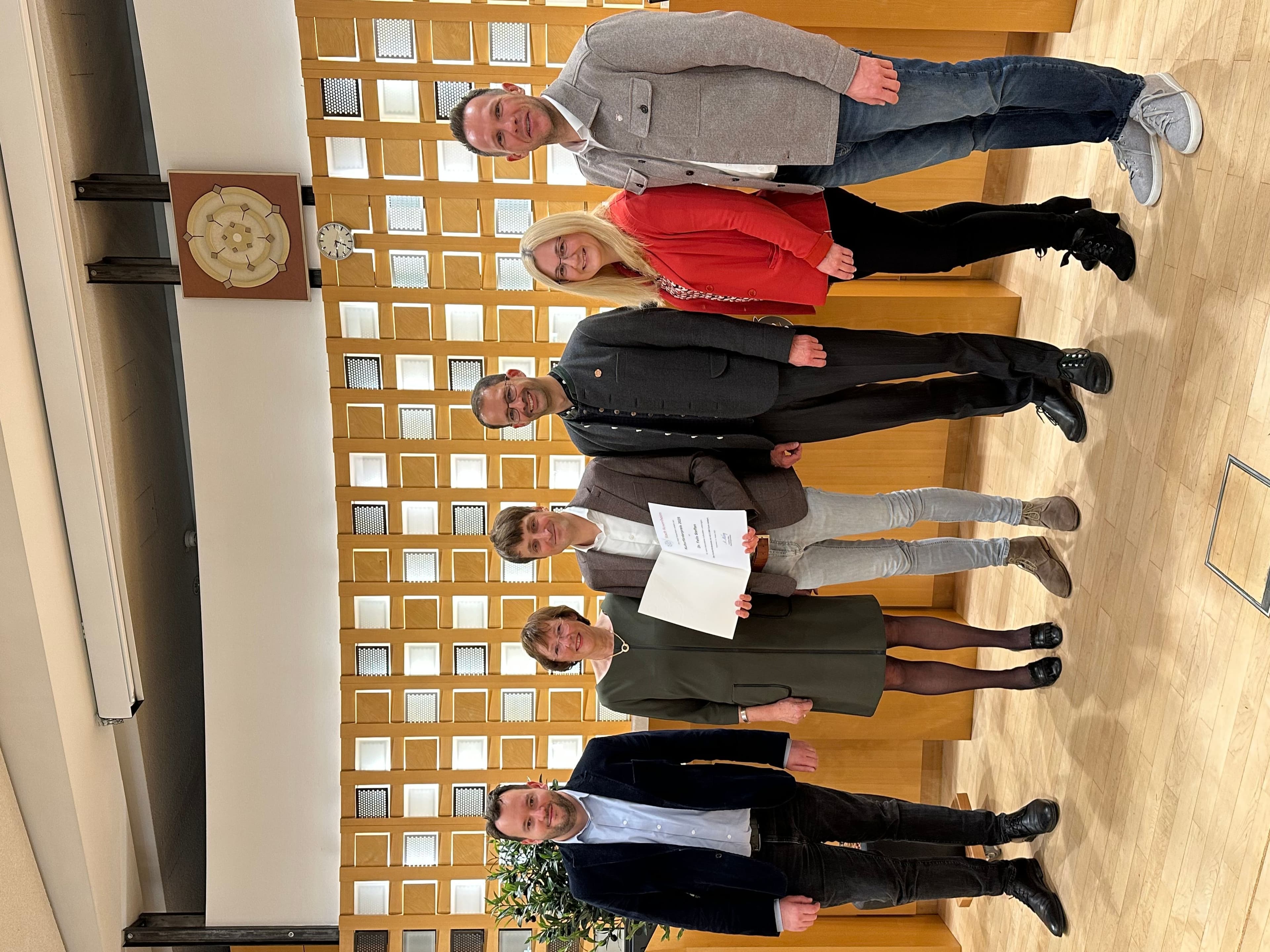 Verleihung des Kulturförderpreises 2025 an Dr. Felix Steffan, überreicht vom Oberbürgermeister.