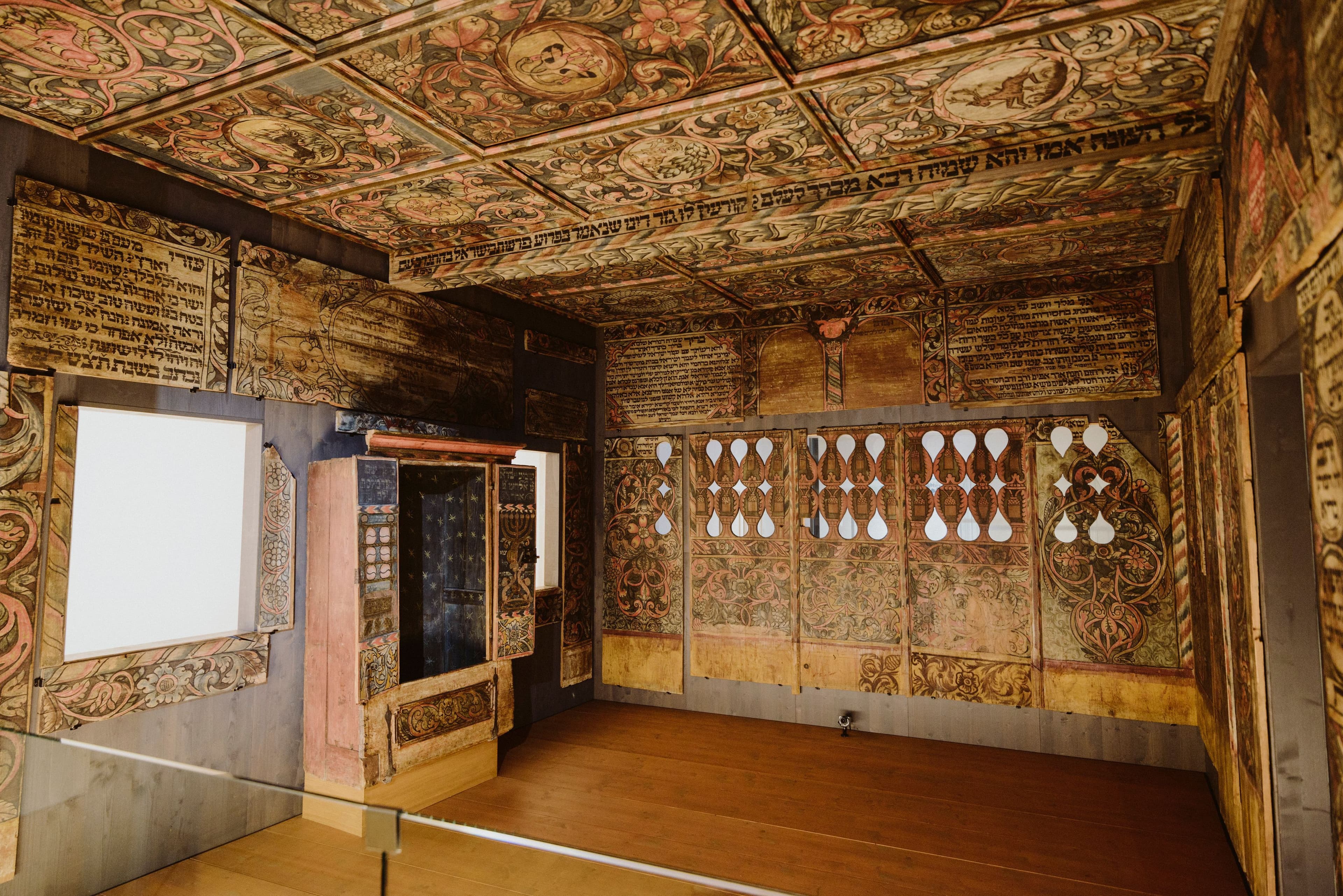 Unterlimburger Synagogenvertäfelung im Hällisch-Fränkischen Museum, gebaut 1737/38.