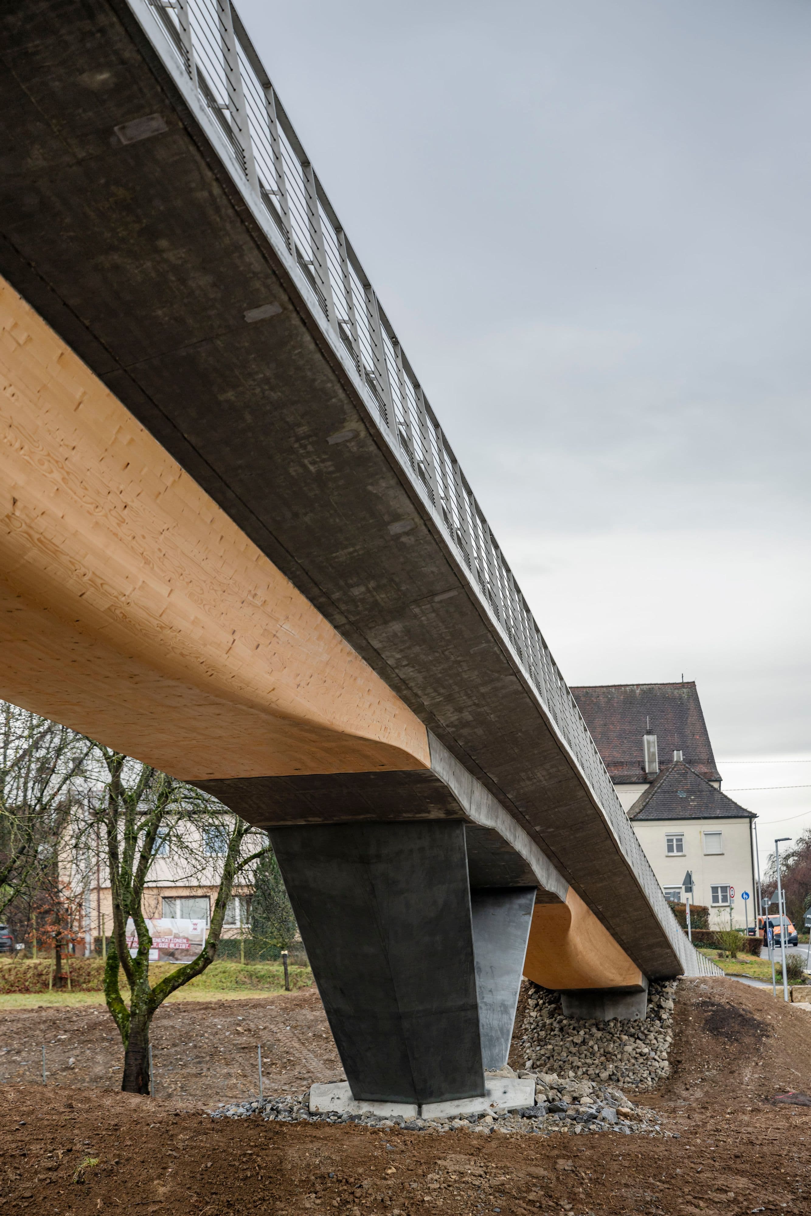 Neuer Steg verbindet Stadtteile: Ein Meilenstein fĂĽr urbane Entwicklung | Symbolbild