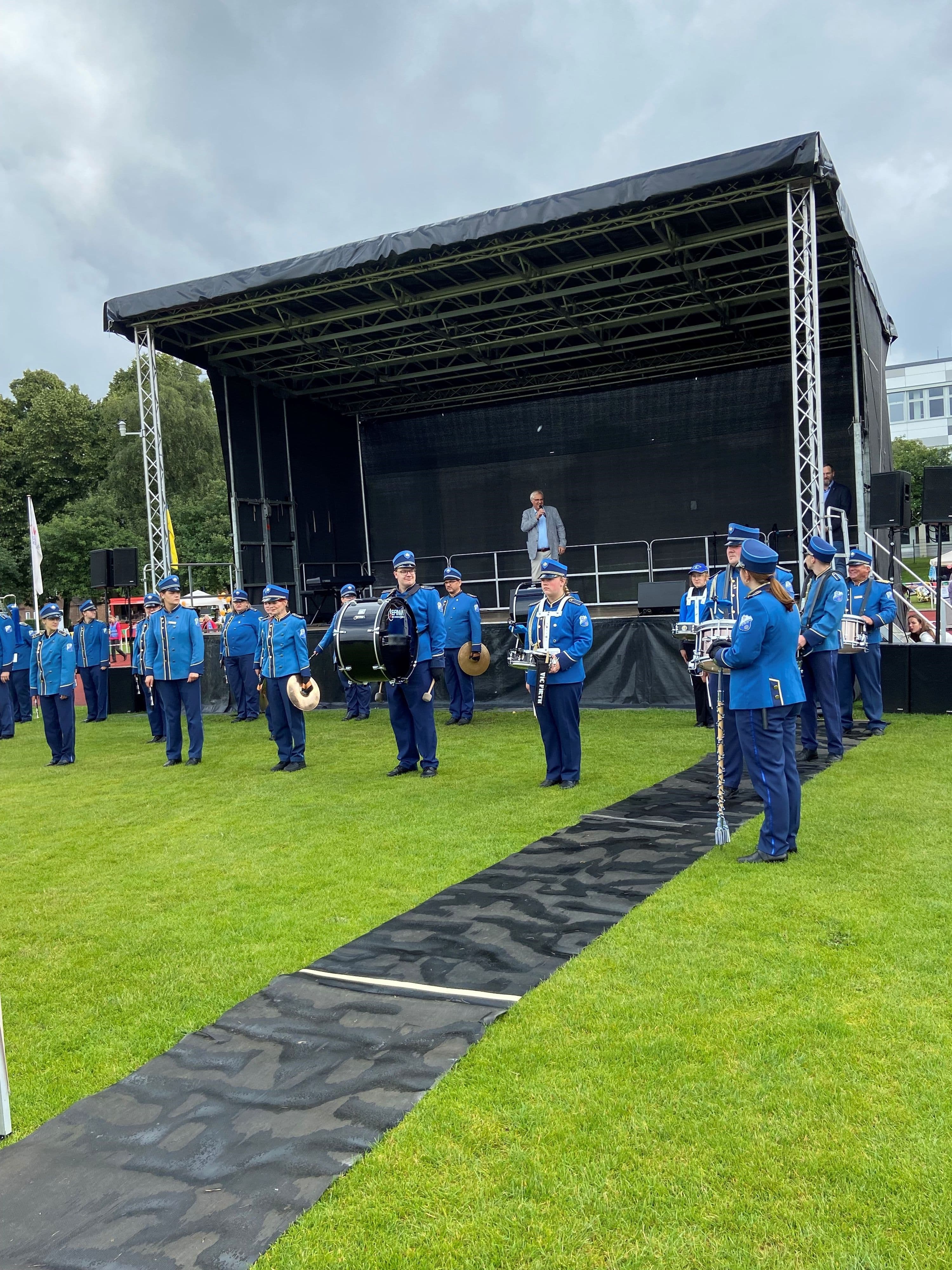 Das Bürger*innenfest im Alleestadion zog rund 1.000 Besucher*innen mit Mitmachaktionen, Vorführungen und Infoständen an.